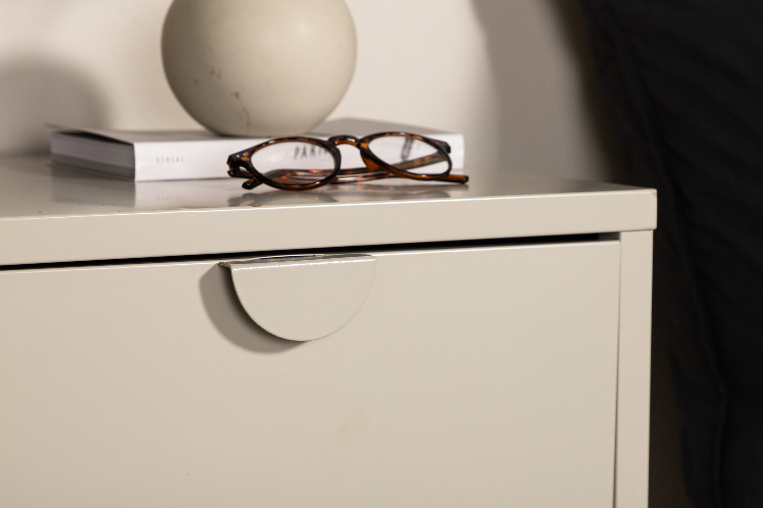 deLOHN Piring Komód