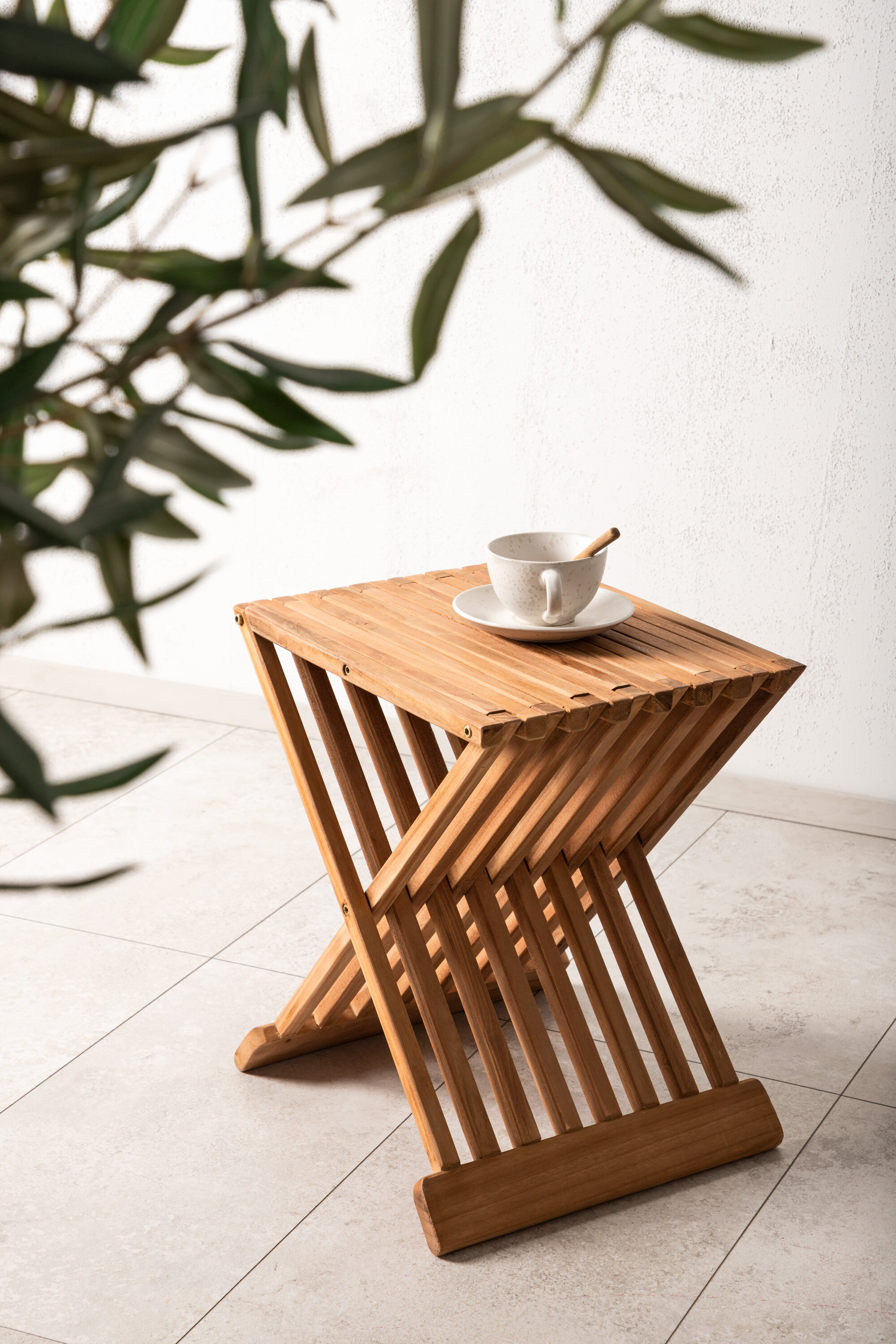 deLOHN Ghana Kisasztal