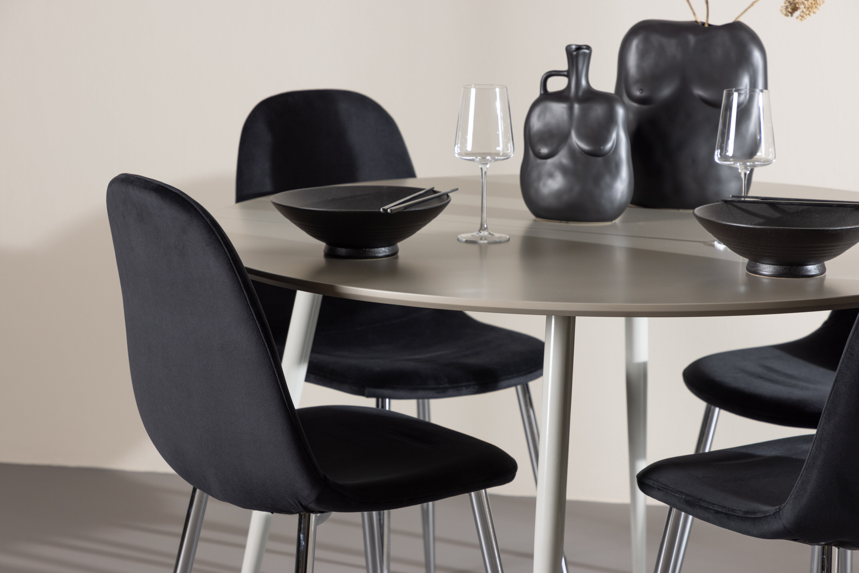 deLOHN Plaza, Polar Kör alakú étkezőgarnitúra deLOHN Plaza, Polar Kör alakú étkezőgarnitúra