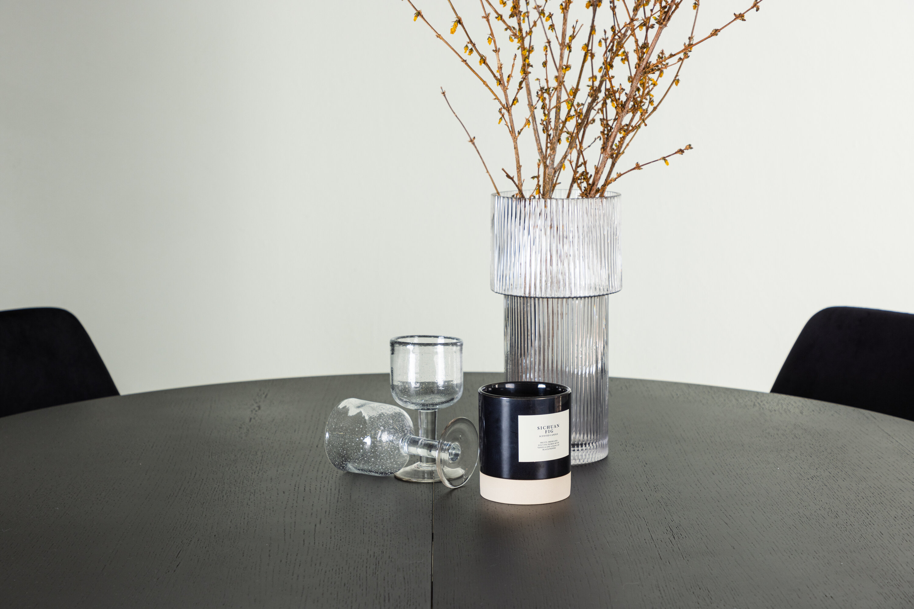 deLOHN Night Kör alakú étkezőgarnitúra deLOHN Night Kör alakú étkezőgarnitúra