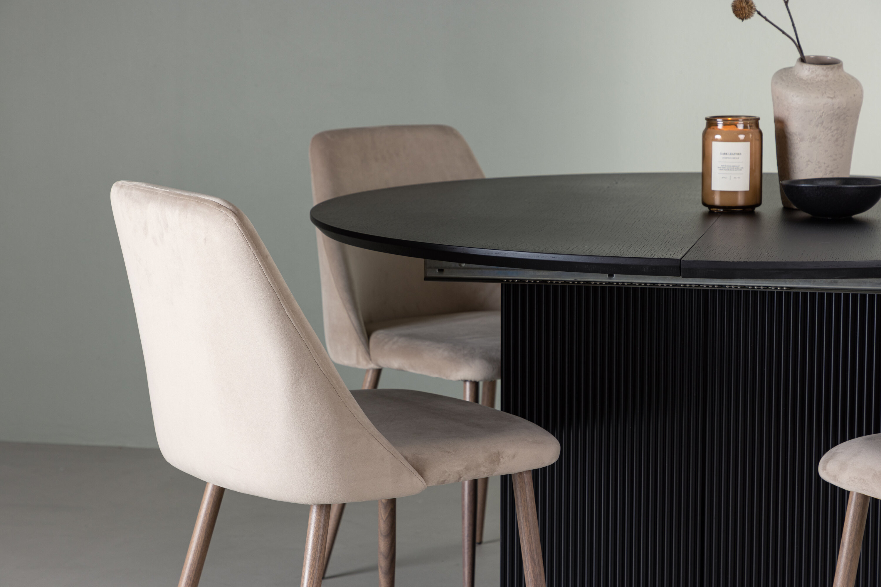 deLOHN Night Kör alakú étkezőgarnitúra deLOHN Night Kör alakú étkezőgarnitúra