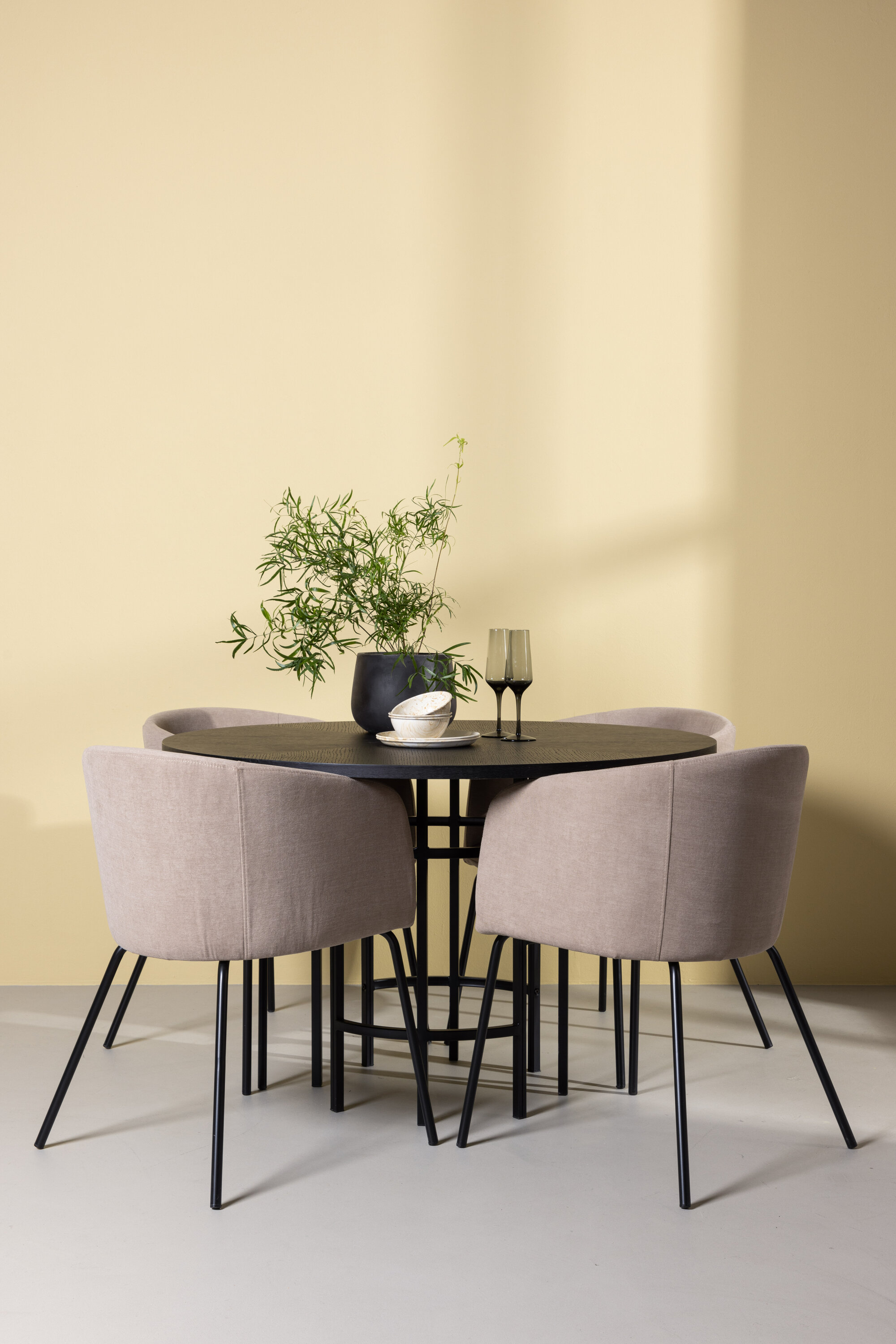 deLOHN Copenhagen, Berit Kör alakú étkezőgarnitúra