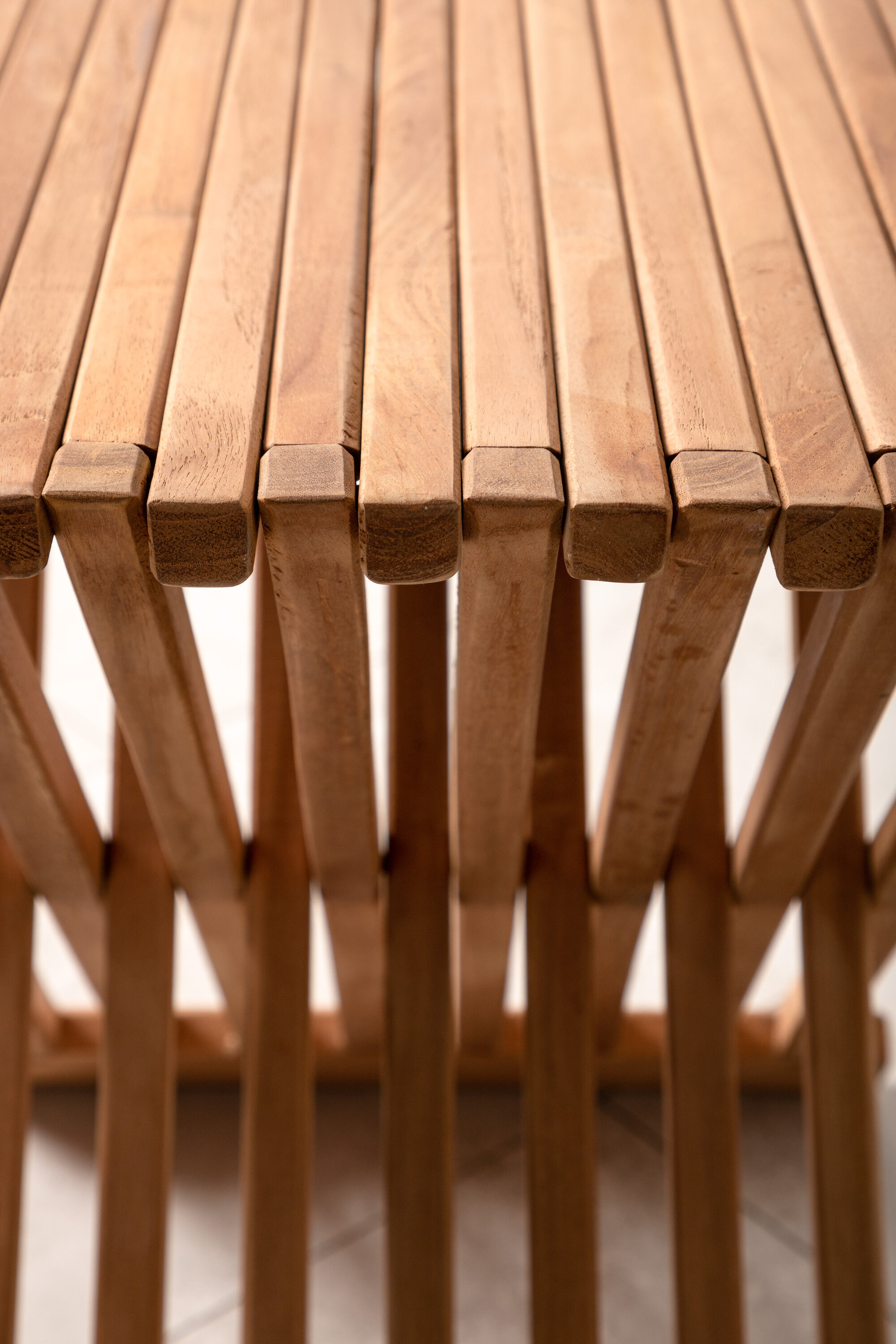 deLOHN Ghana Kisasztal