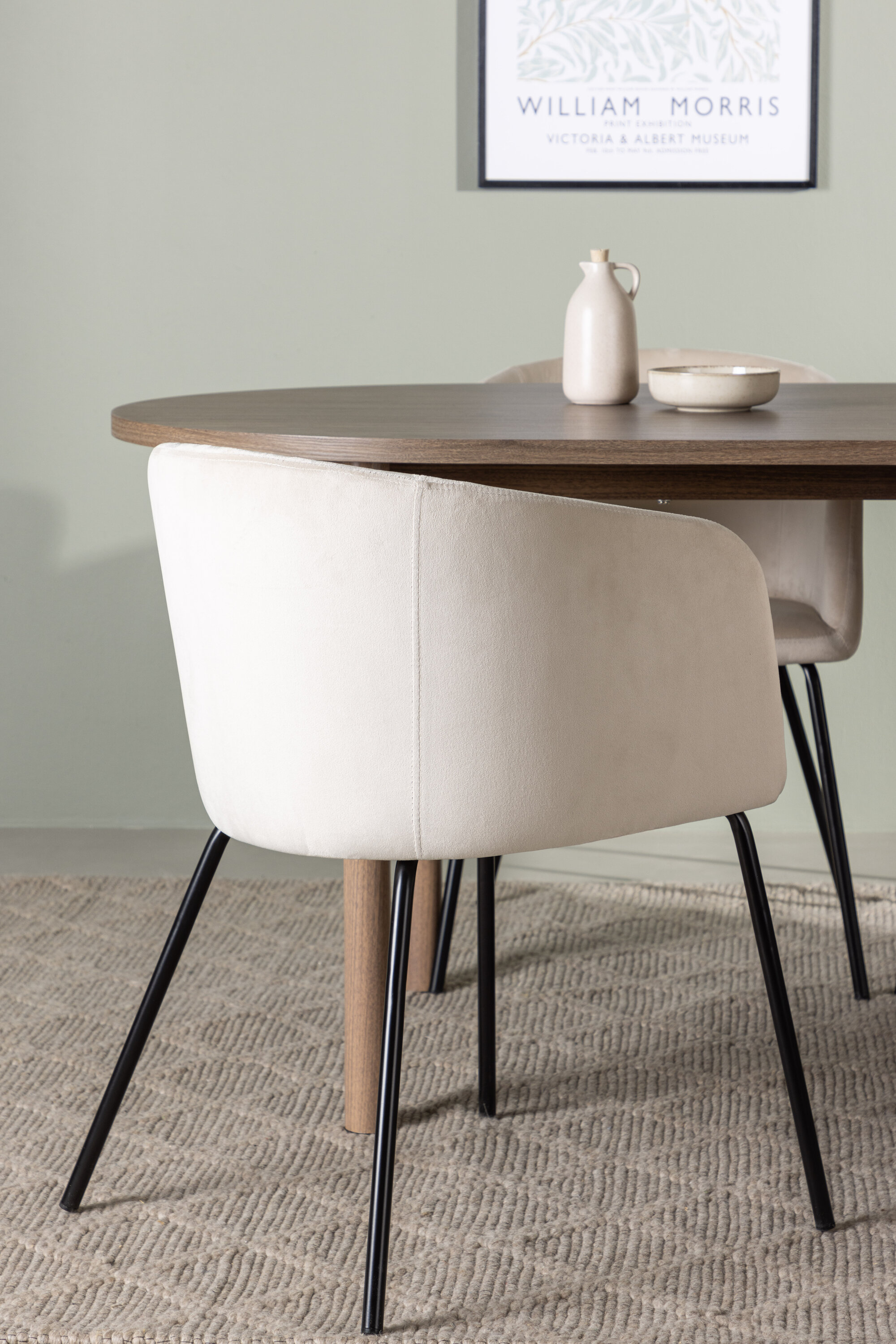 deLOHN Berit Ovális étkezőgarnitúra