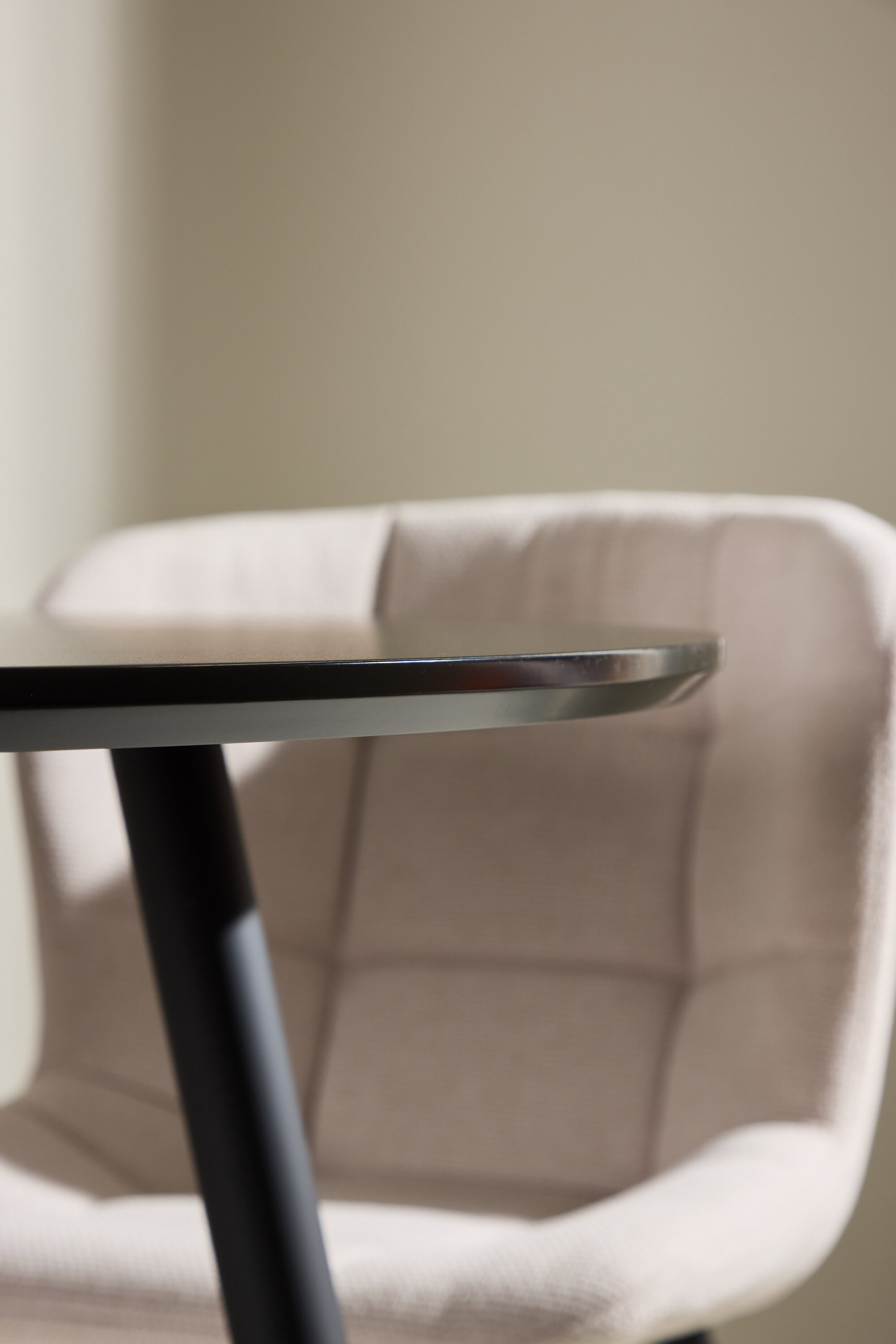 deLOHN Plaza Kerek étkezőasztal deLOHN Plaza Kerek étkezőasztal