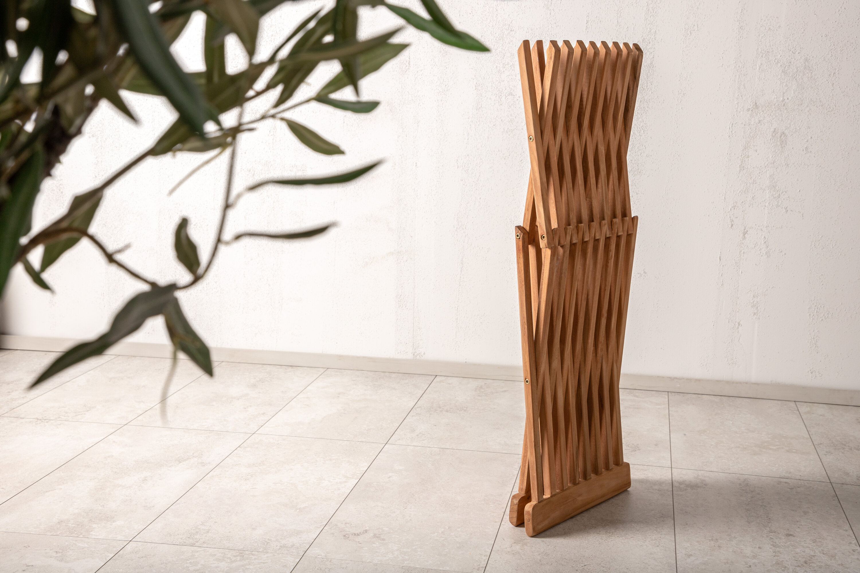 deLOHN Ghana Kisasztal