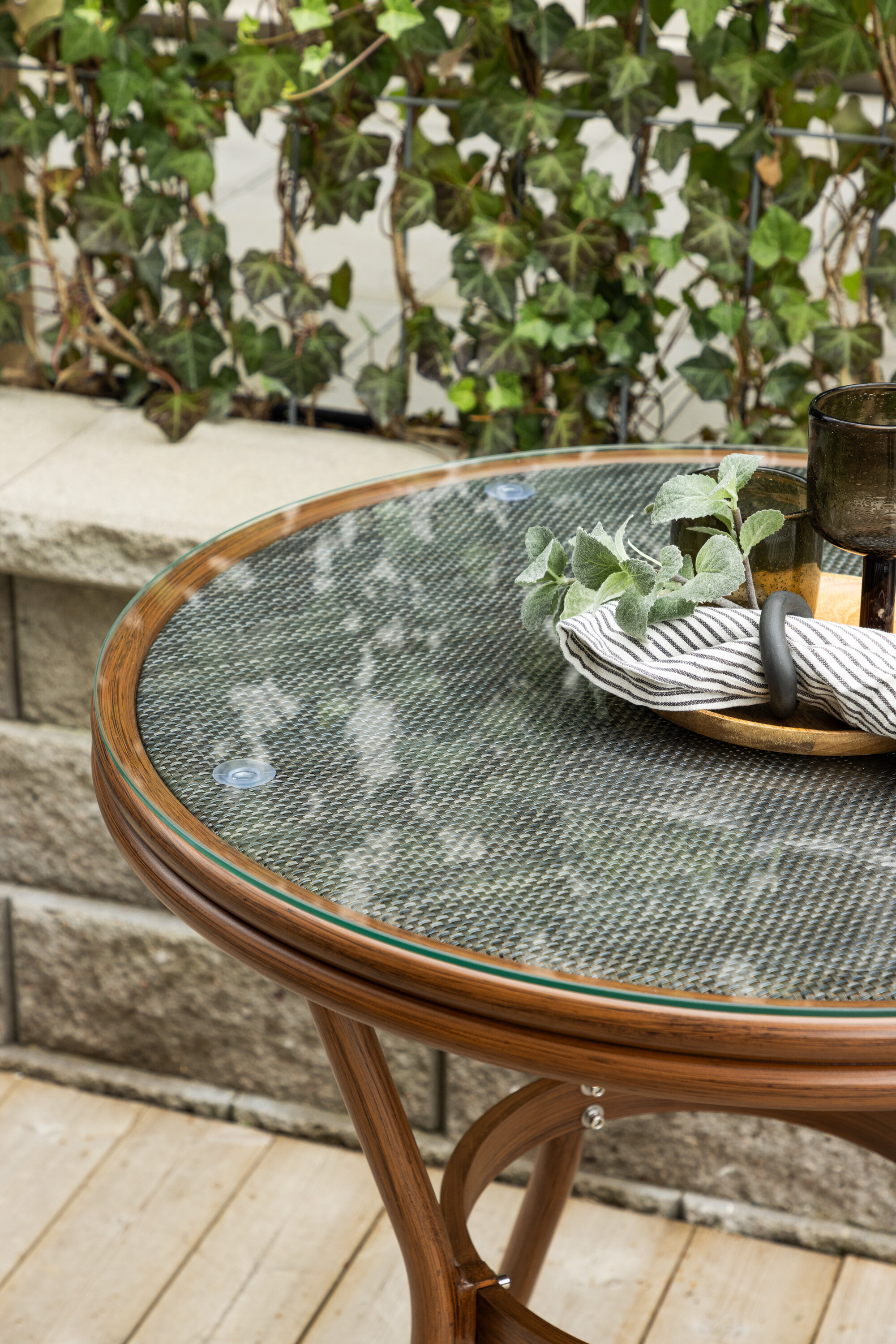 deLOHN Loures Kávéházi asztal