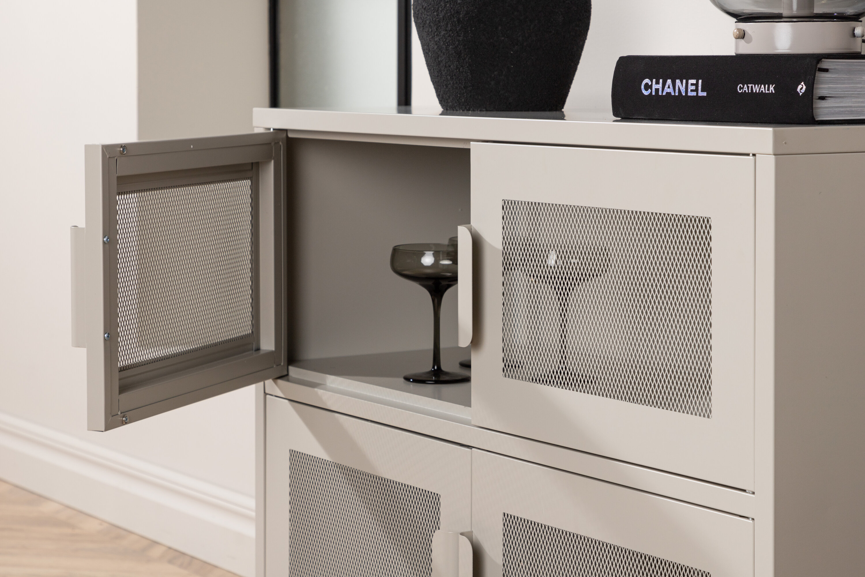 deLOHN Nett Tárolószekrény