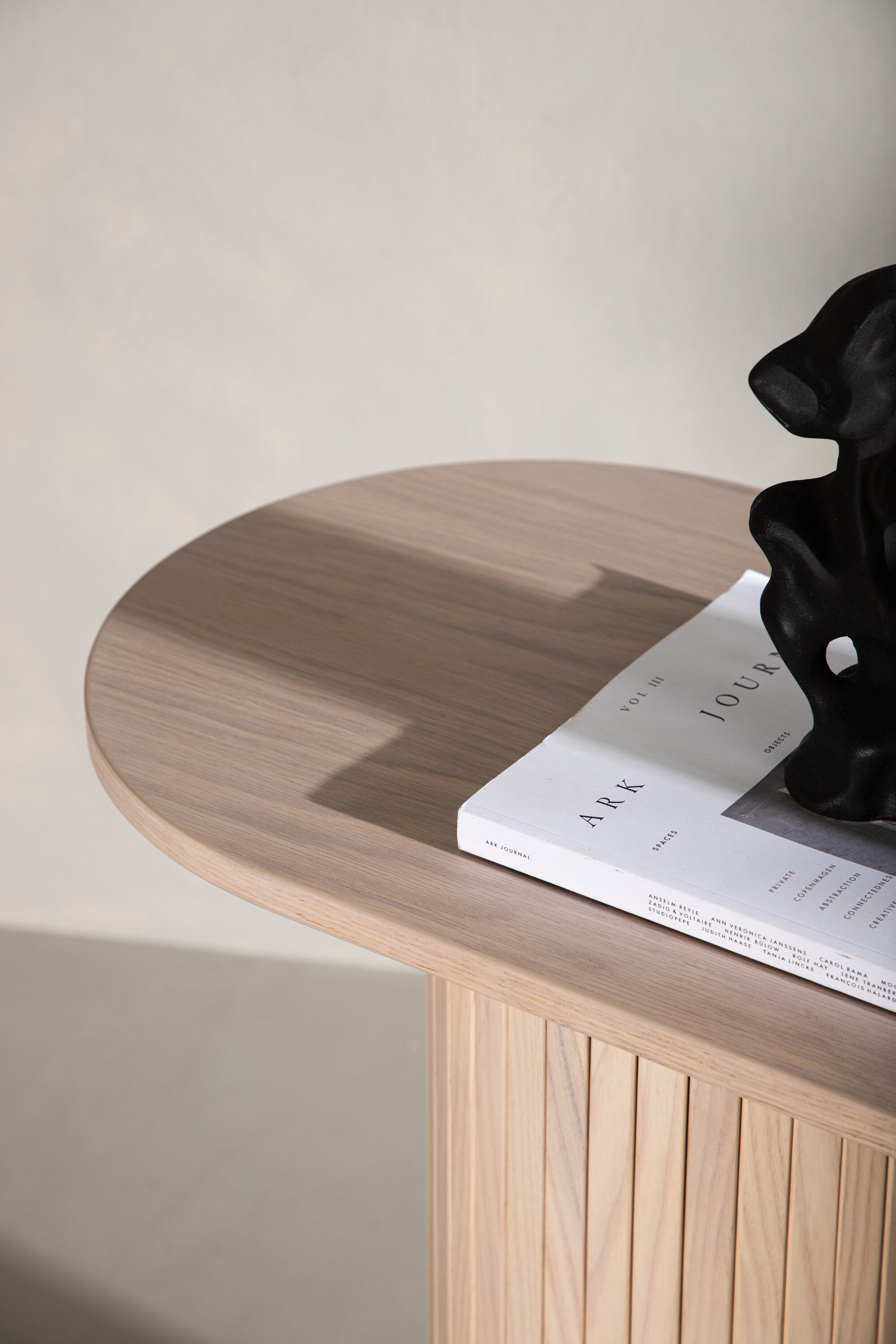 deLOHN Bianca Kisasztal