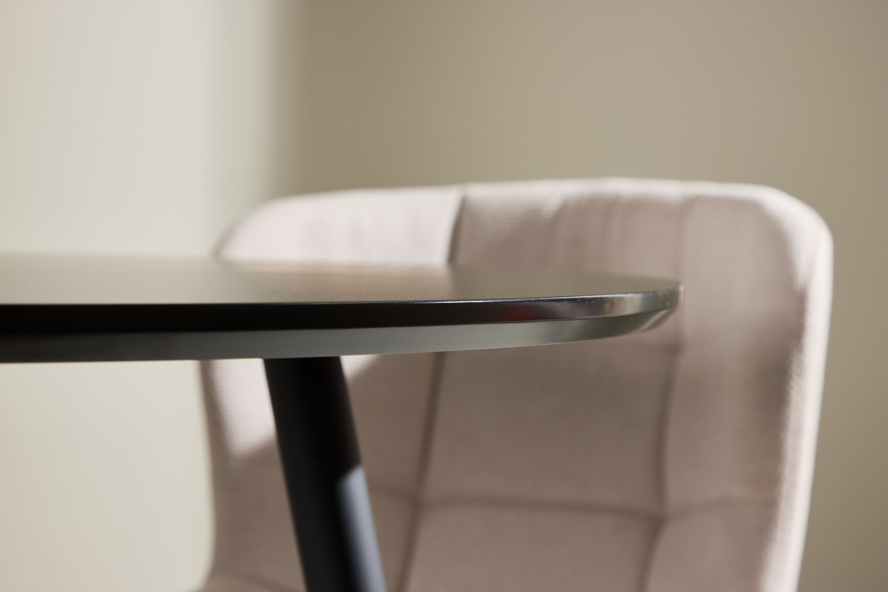 deLOHN Plaza Kerek étkezőasztal deLOHN Plaza Kerek étkezőasztal