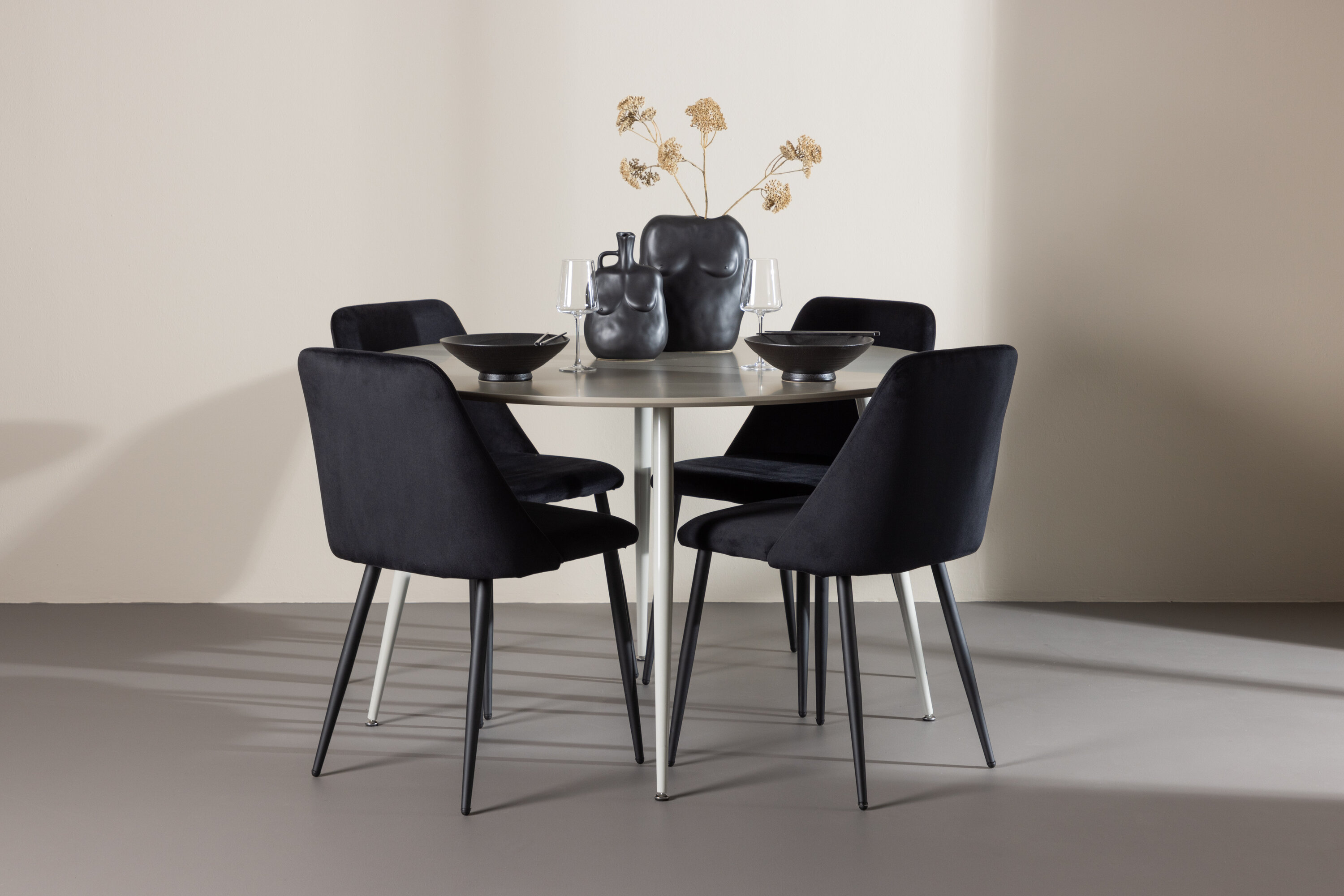 deLOHN Plaza, Night Kör alakú étkezőgarnitúra deLOHN Plaza, Night Kör alakú étkezőgarnitúra