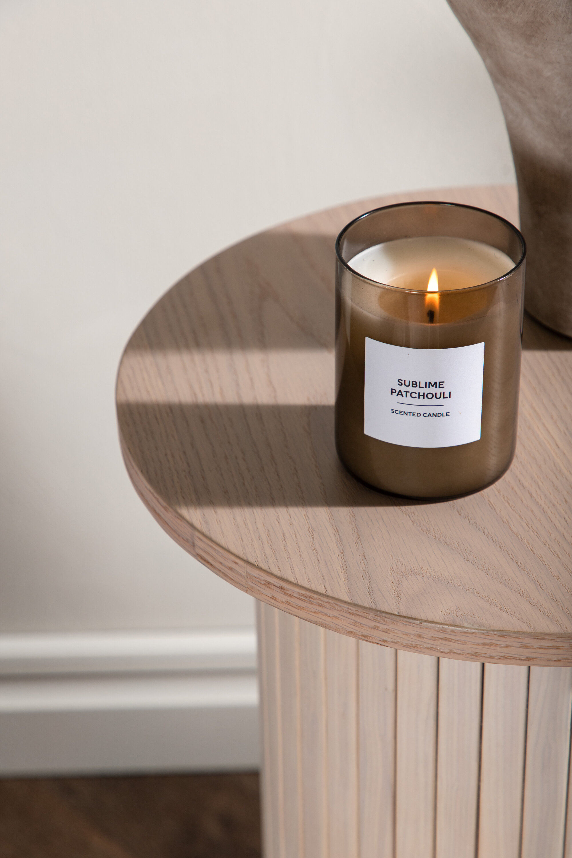 deLOHN Bianca Kisasztal