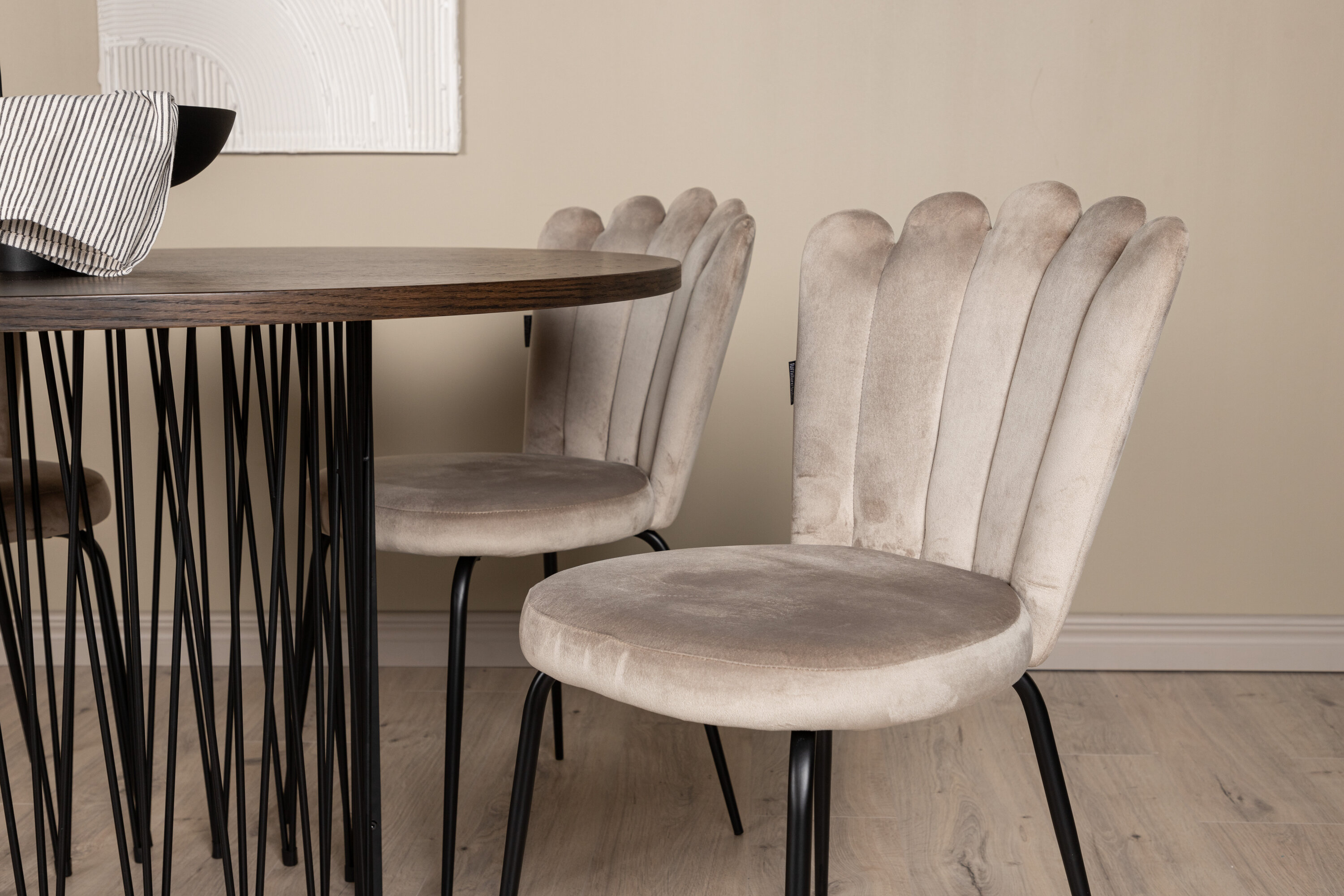 deLOHN Stone round, Limhamn Kör alakú étkezőgarnitúra