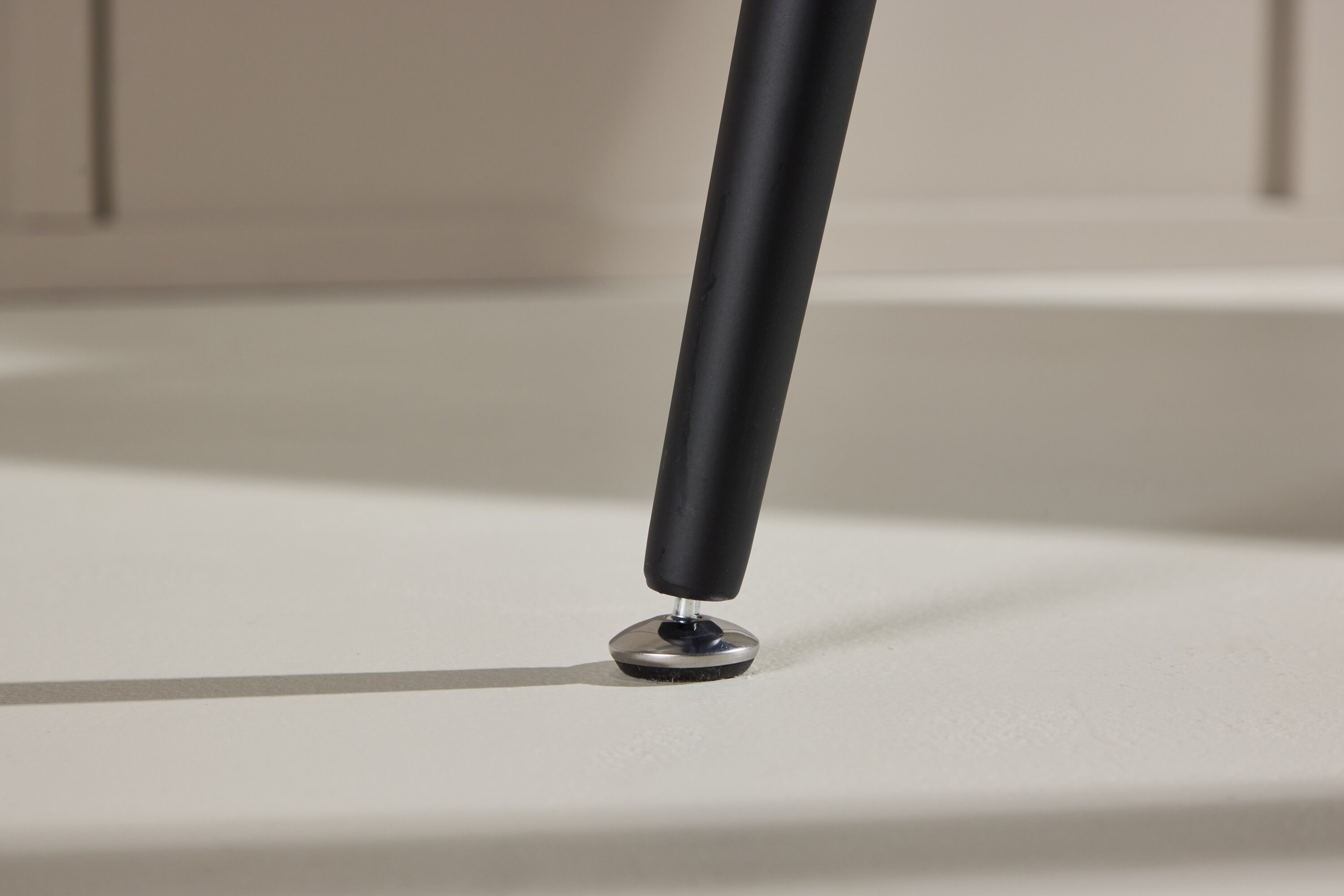 deLOHN Plaza Kerek étkezőasztal deLOHN Plaza Kerek étkezőasztal