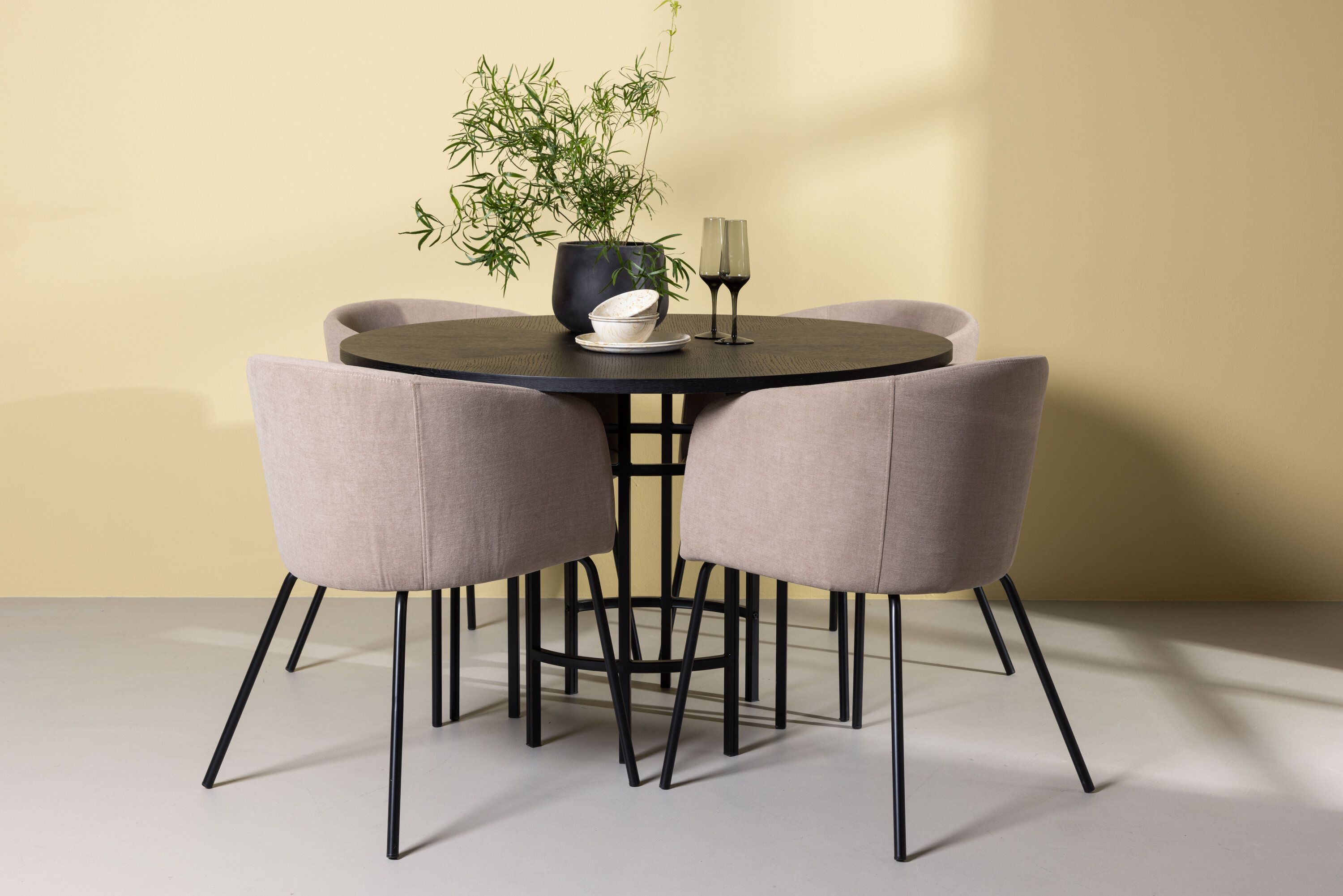 deLOHN Copenhagen, Berit Kör alakú étkezőgarnitúra