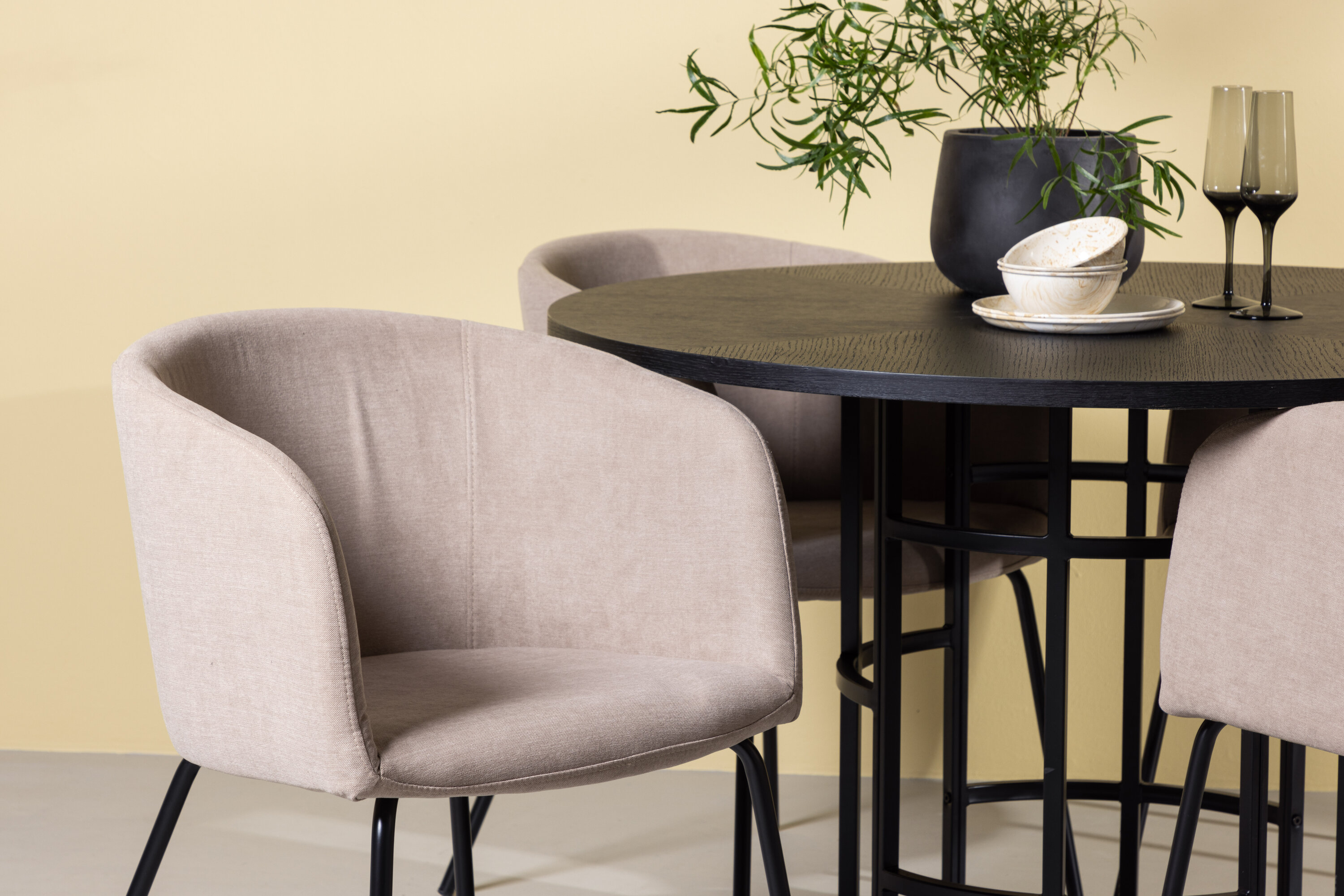 deLOHN Copenhagen, Berit Kör alakú étkezőgarnitúra