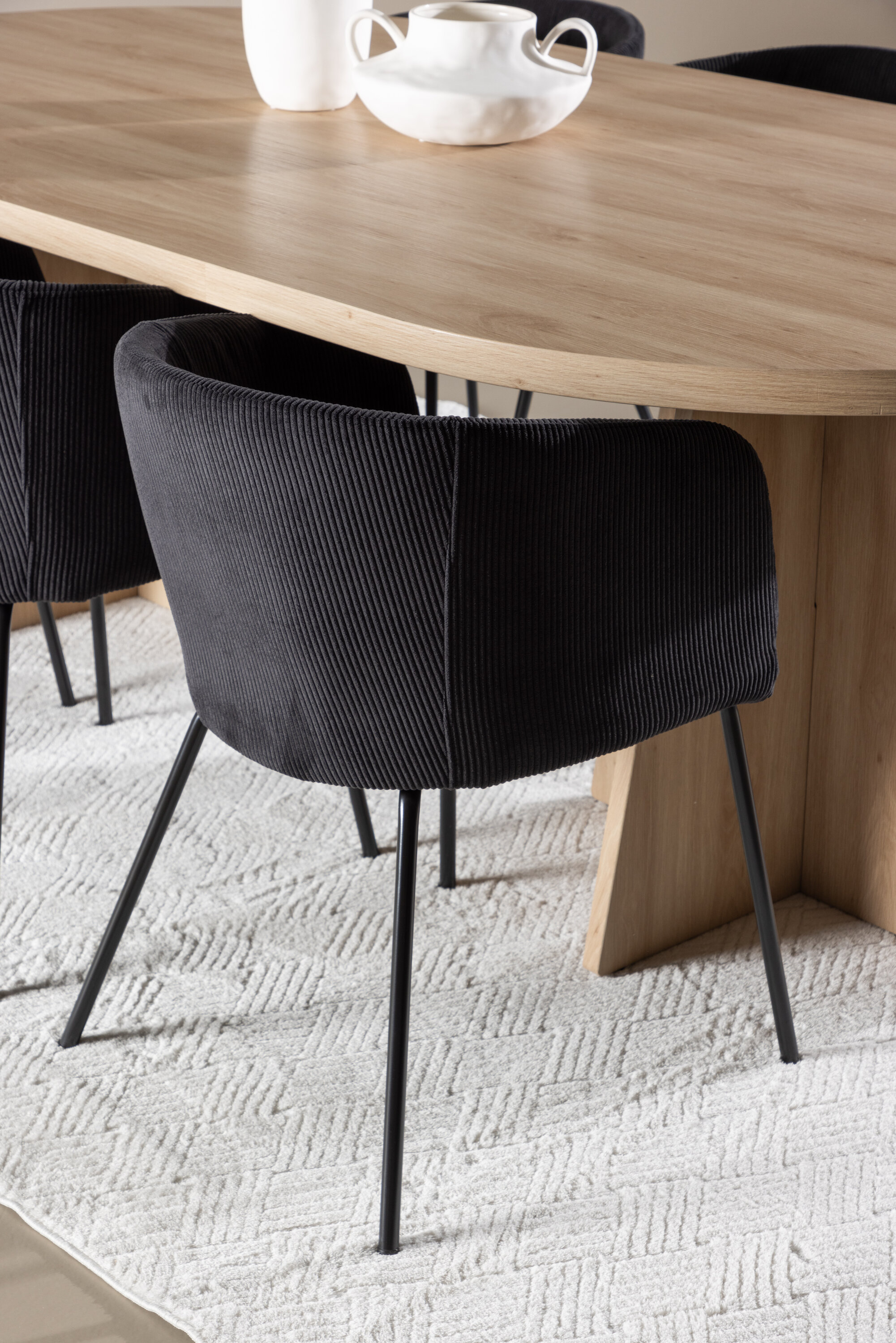 deLOHN Bootcut, Berit Ovális étkezőgarnitúra