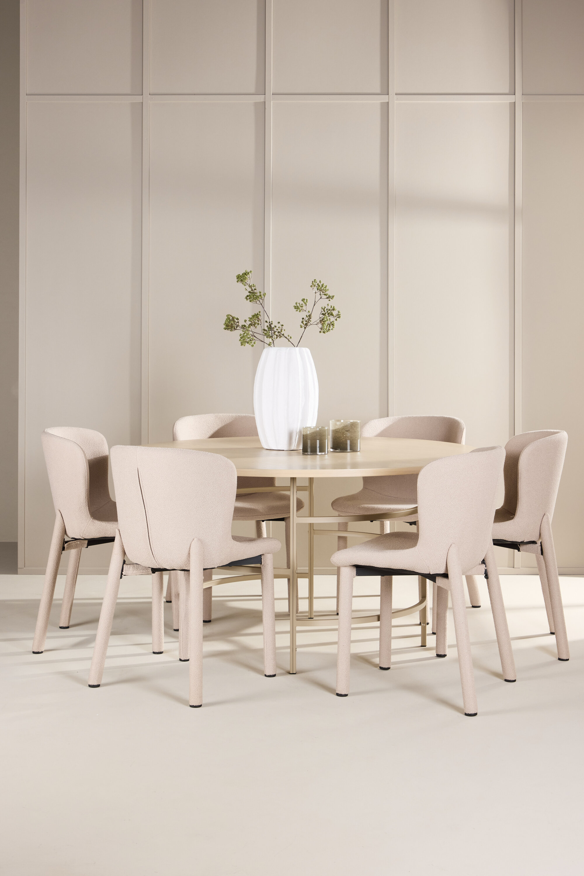 deLOHN Copenhagen, Astoria Kör alakú étkezőgarnitúra deLOHN Copenhagen, Astoria Kör alakú étkezőgarnitúra