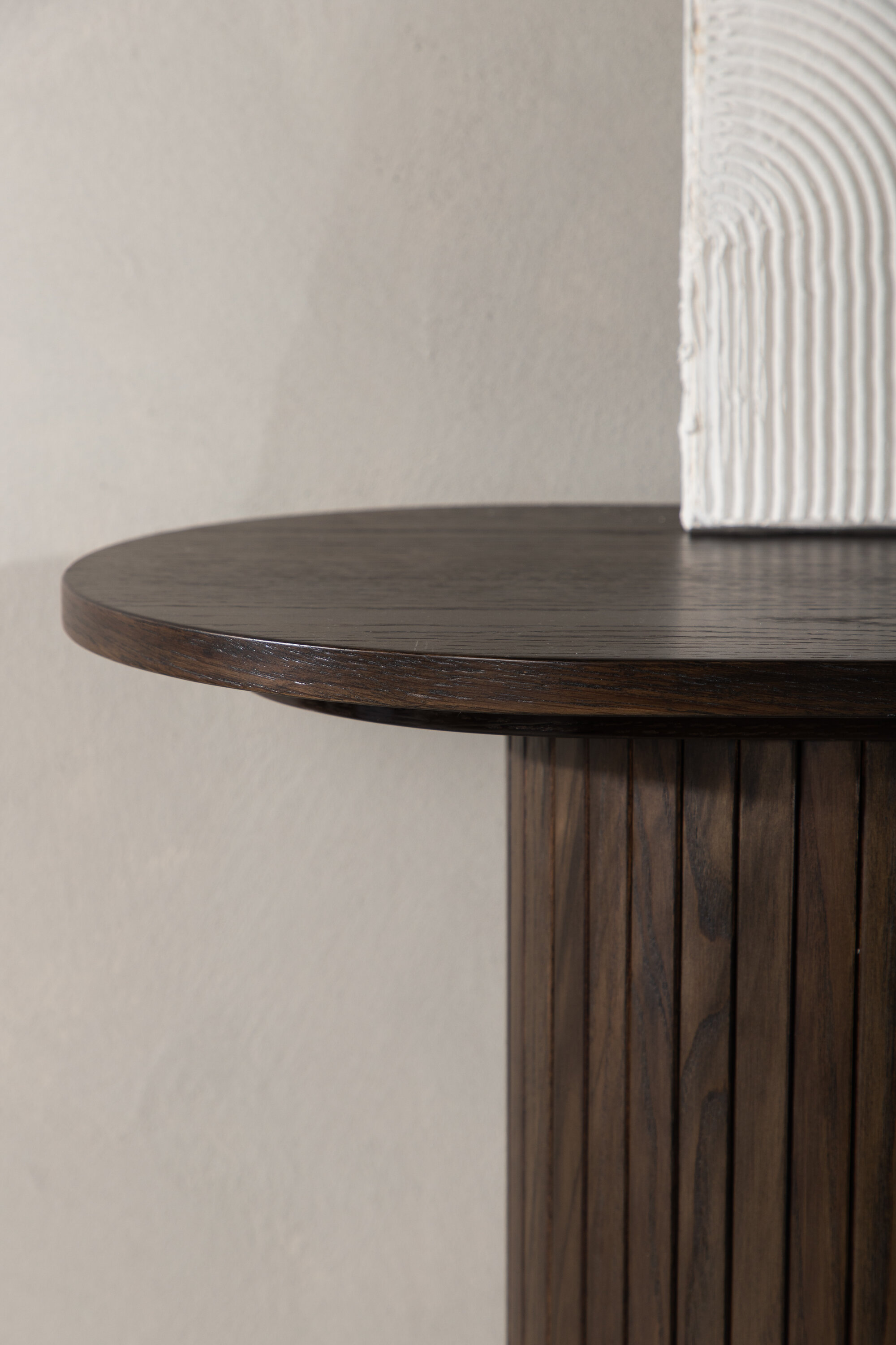 deLOHN Bianca Kisasztal