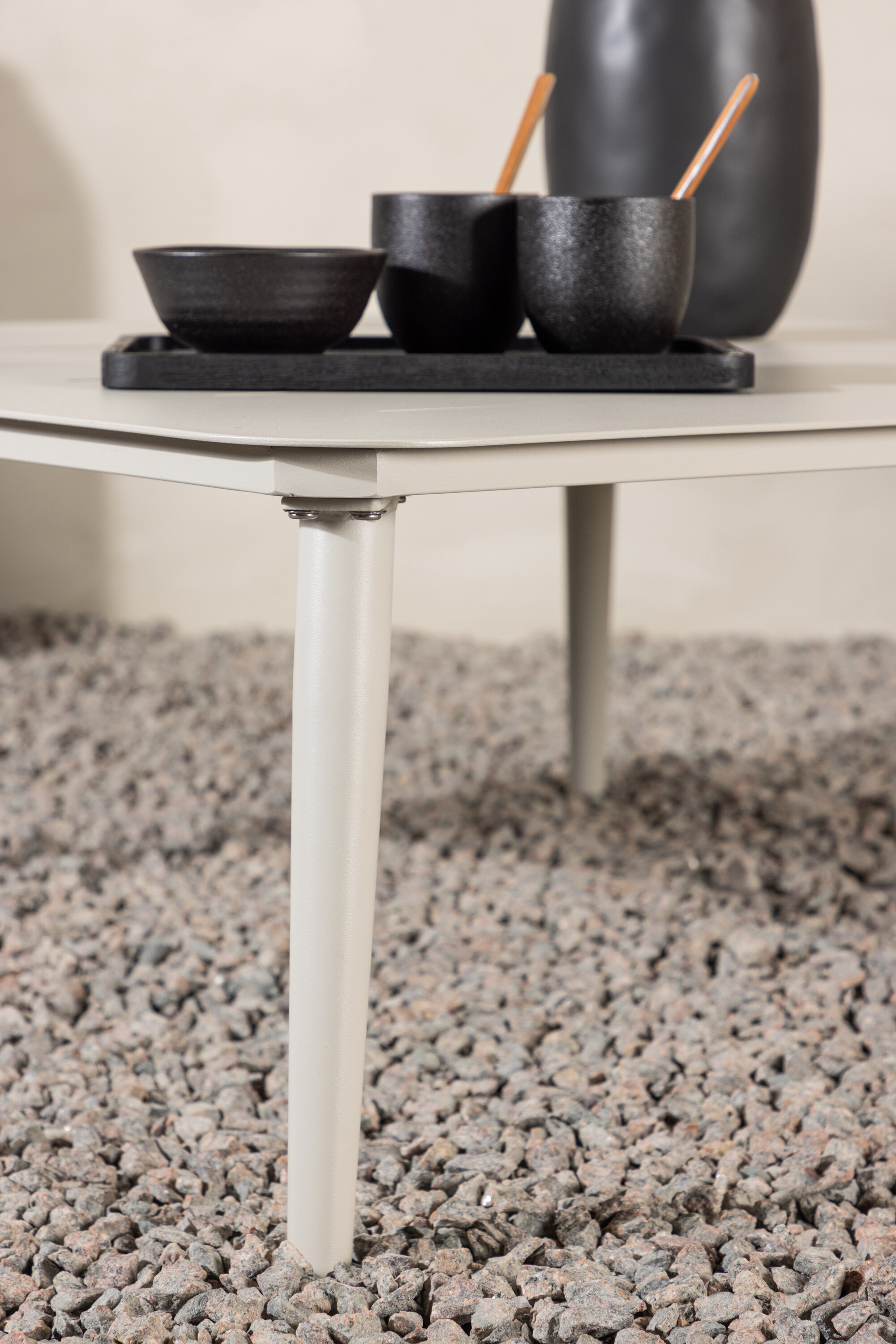 deLOHN Lina Dohányzóasztal