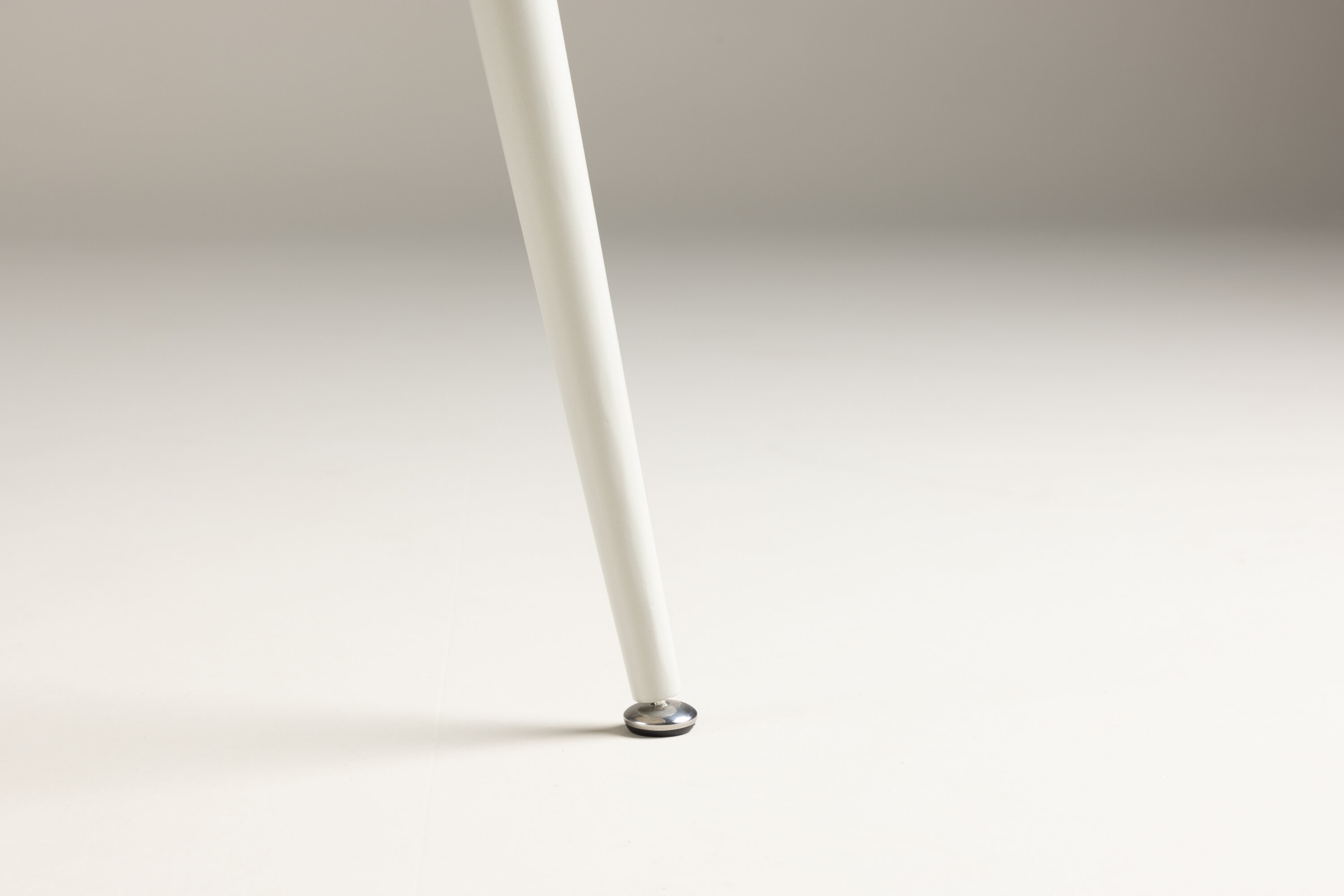 deLOHN Plaza Kerek étkezőasztal deLOHN Plaza Kerek étkezőasztal