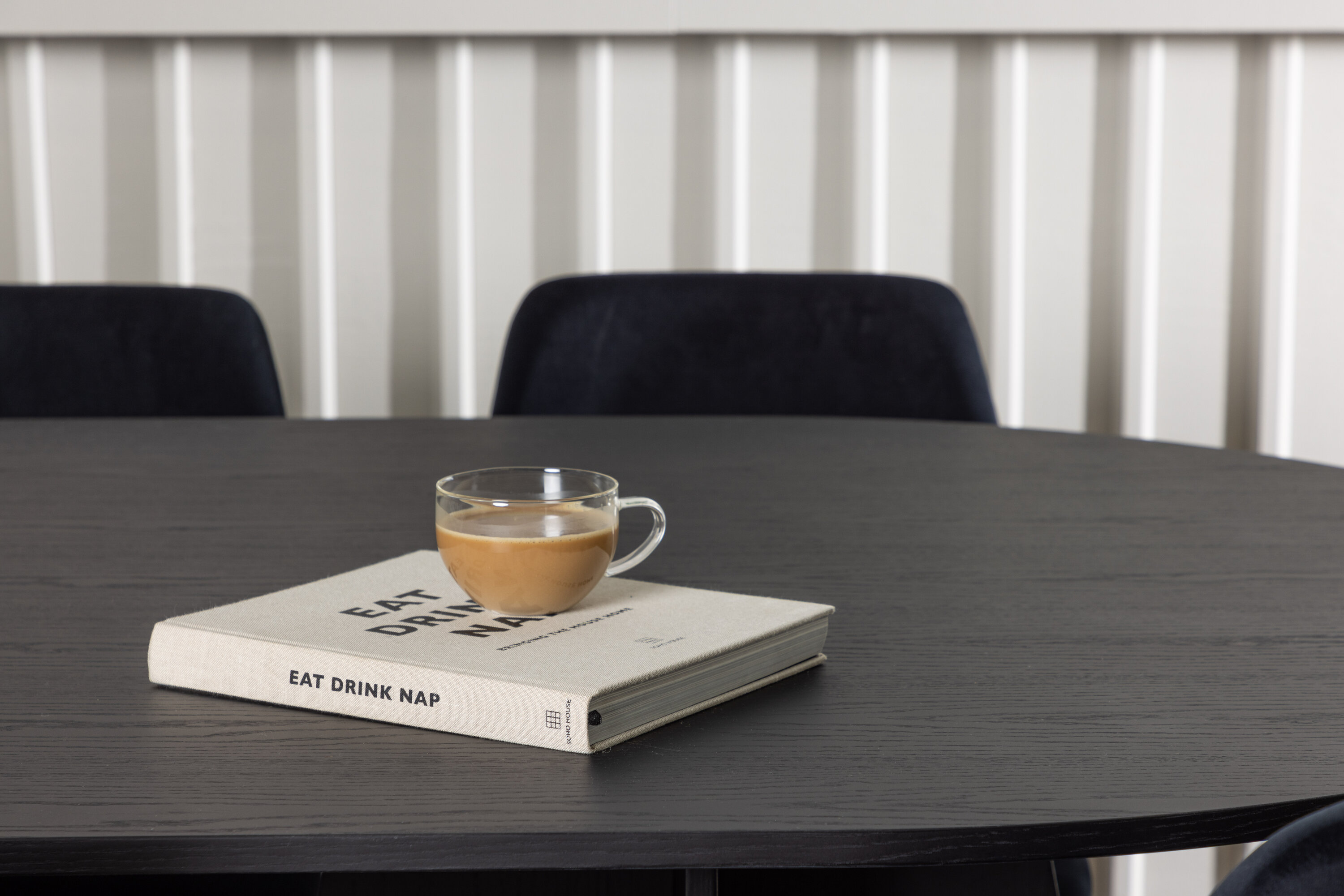 deLOHN Night Ovális étkezőgarnitúra deLOHN Night Ovális étkezőgarnitúra