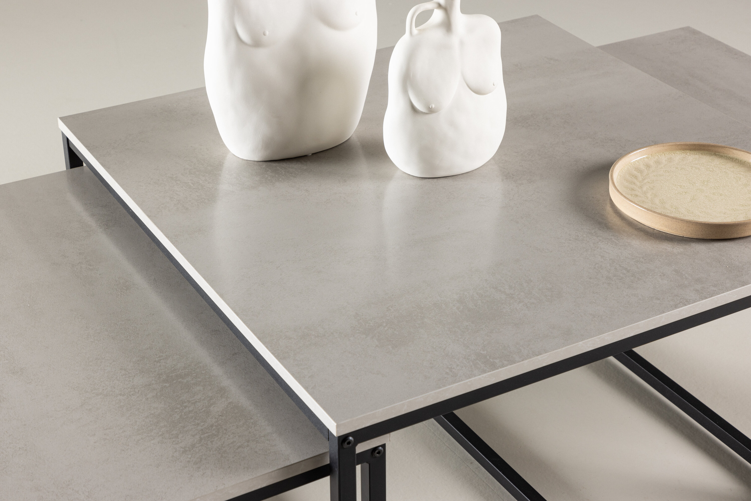 deLOHN Solna Dohányzóasztal