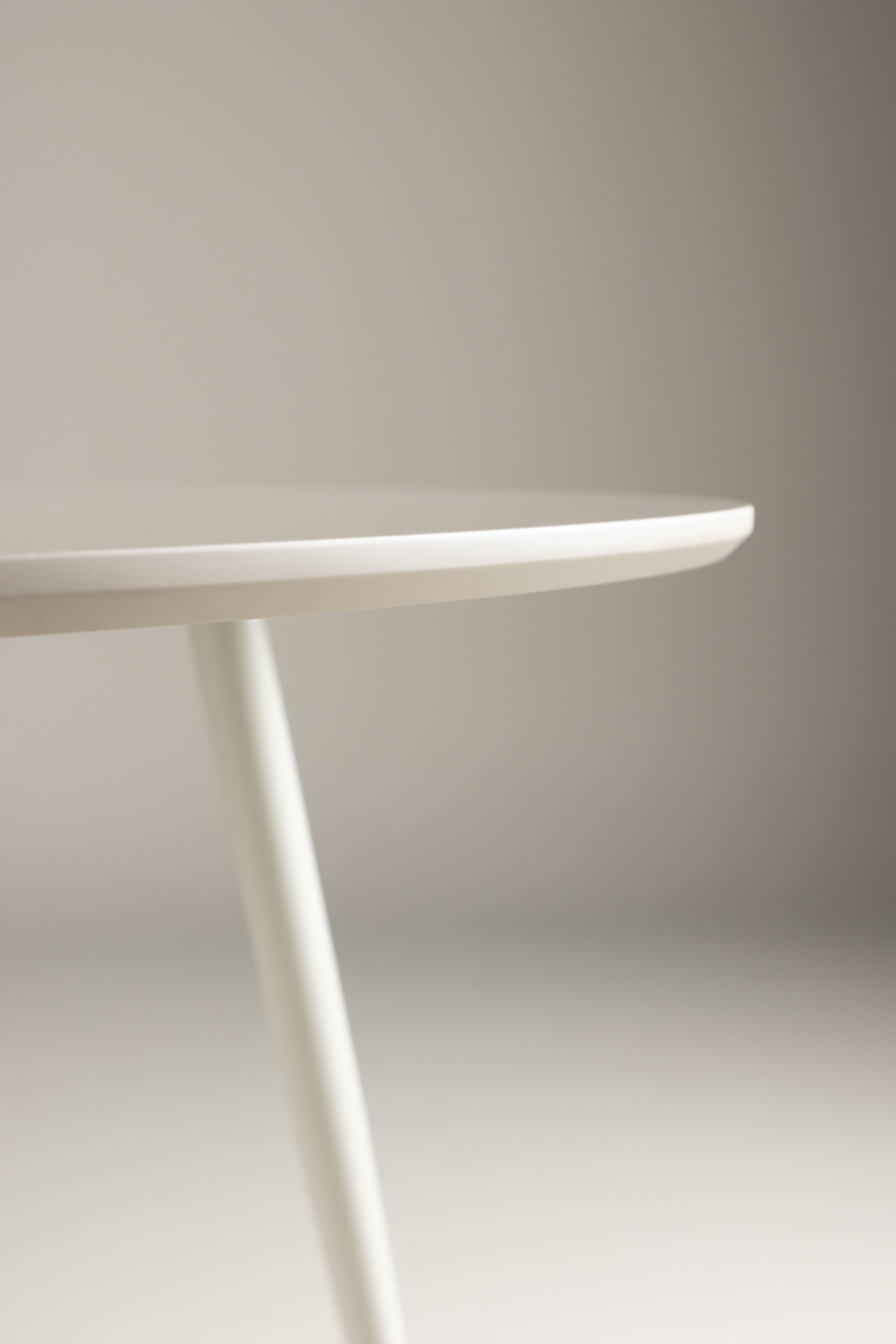 deLOHN Plaza Kerek étkezőasztal deLOHN Plaza Kerek étkezőasztal