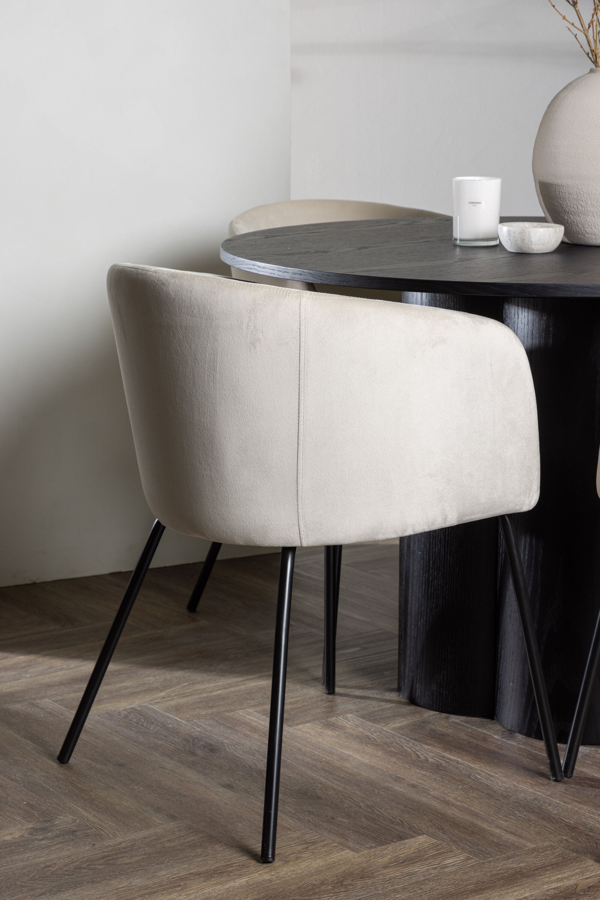 deLOHN Olivia, Berit Kör alakú étkezőgarnitúra