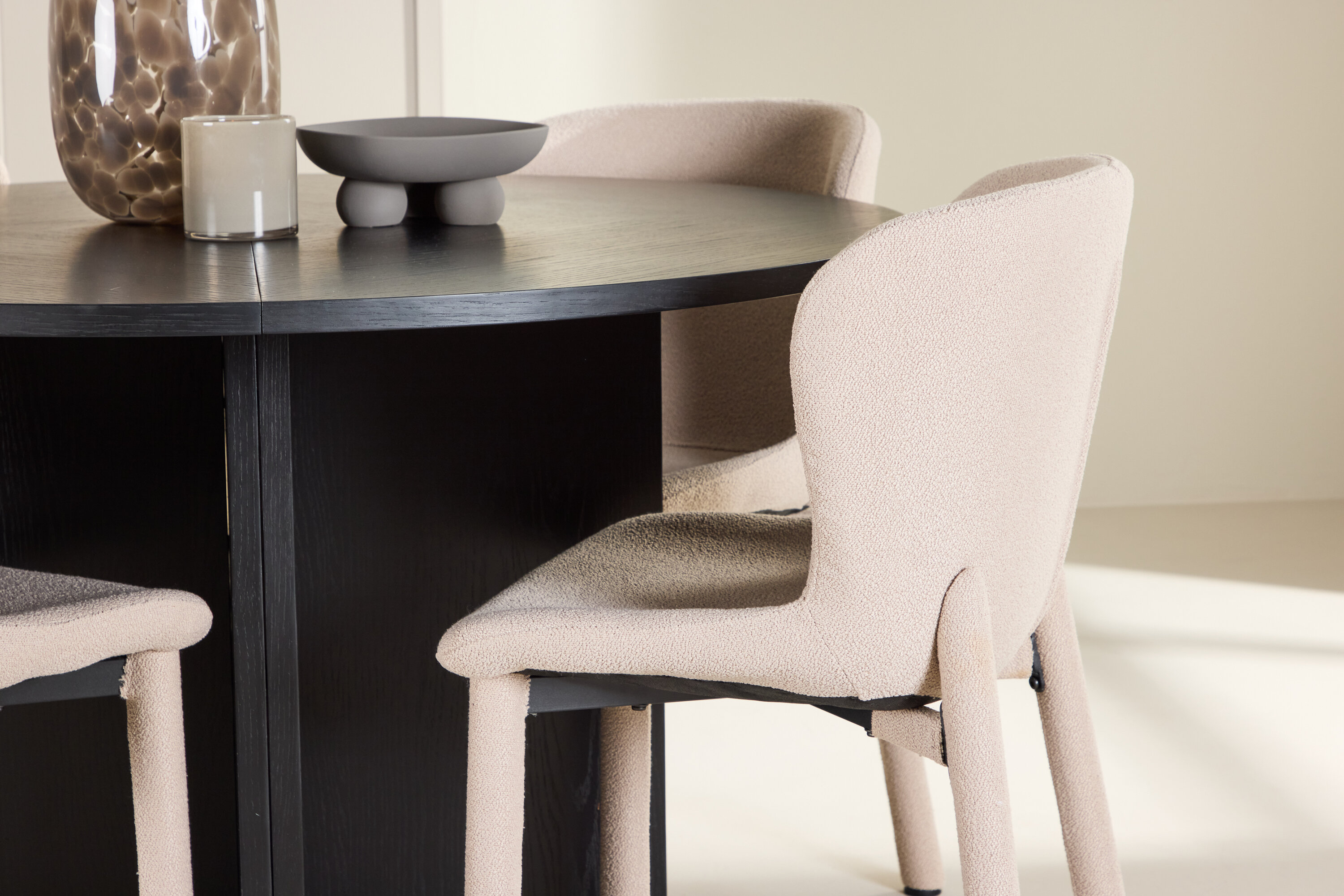 deLOHN Strada, Astoria Ovális étkezőgarnitúra deLOHN Strada, Astoria Ovális étkezőgarnitúra