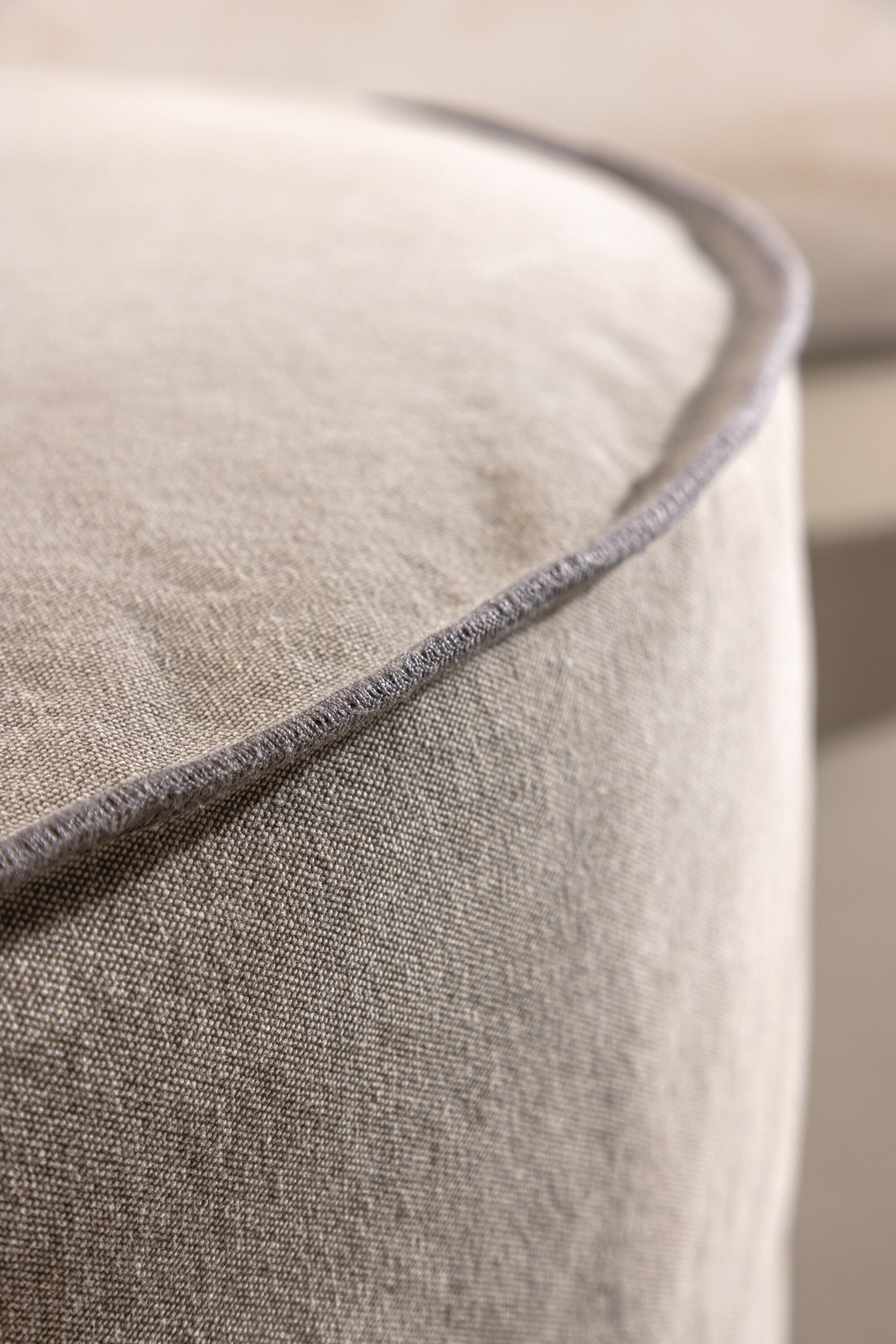 deLOHN Vindö Lábtartós puff