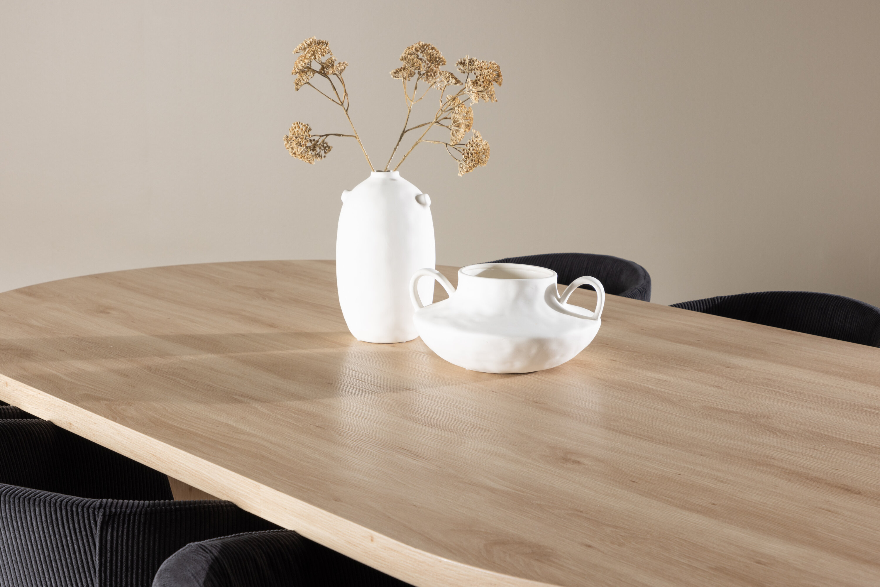 deLOHN Bootcut, Berit Ovális étkezőgarnitúra