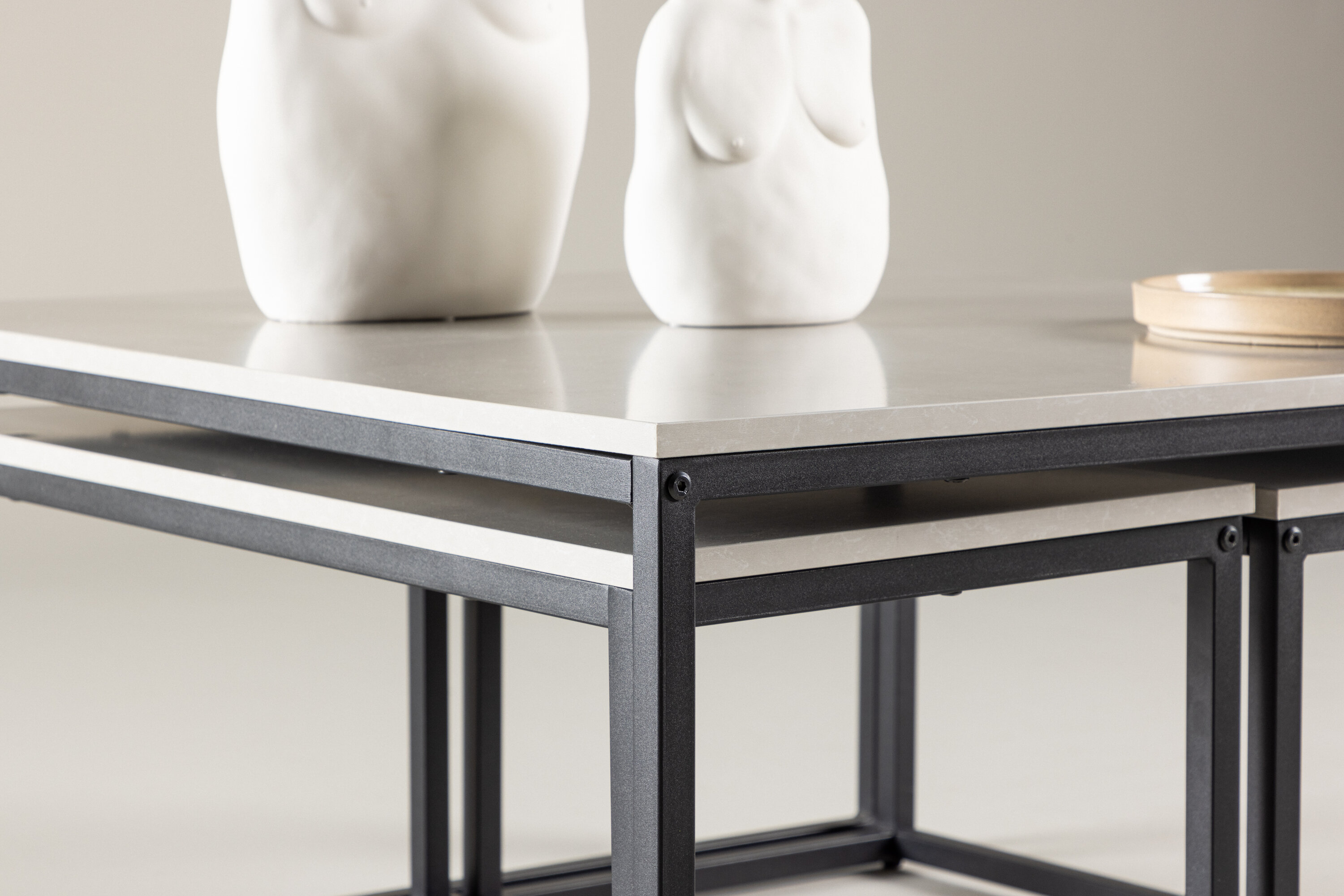 deLOHN Solna Dohányzóasztal