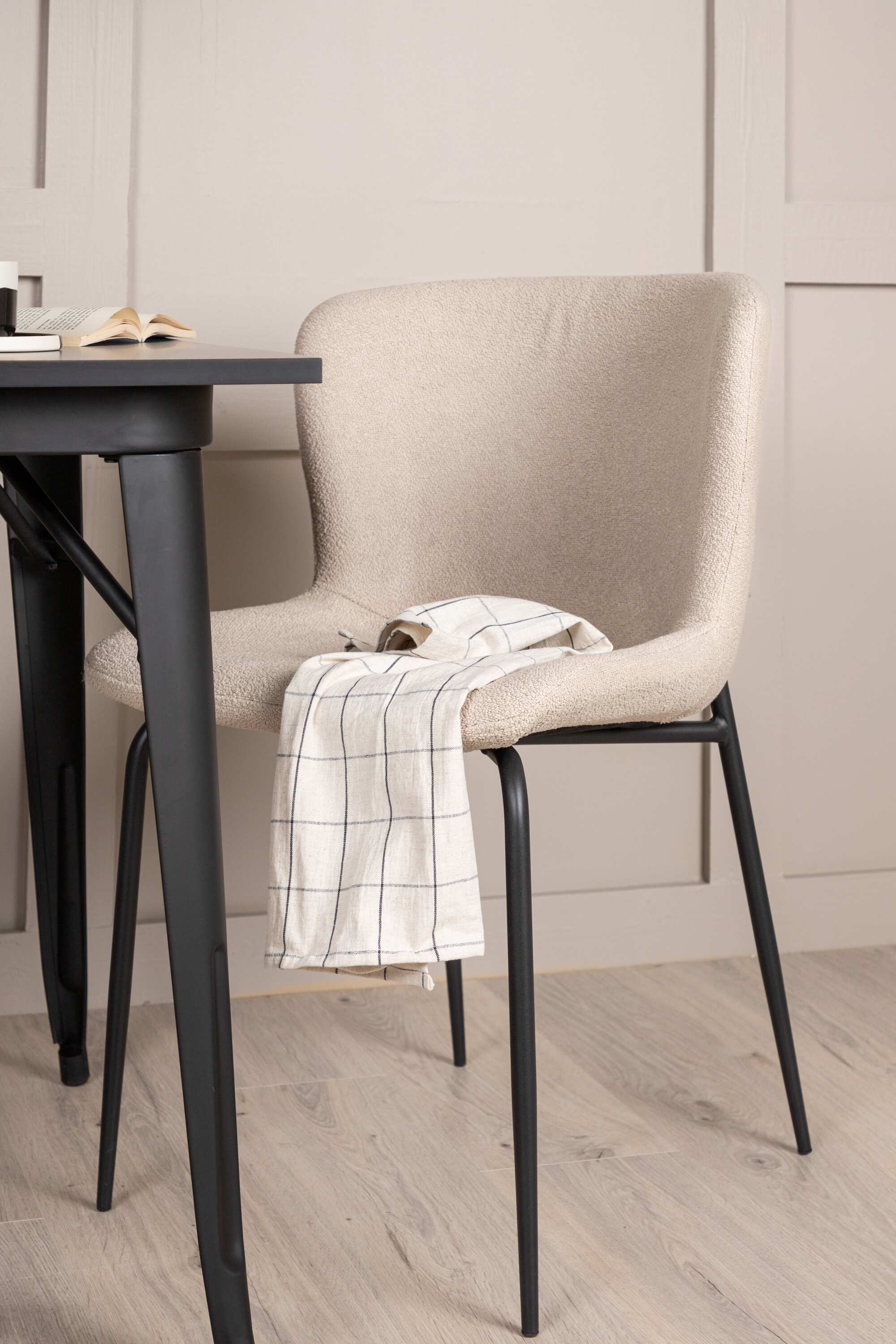 deLOHN Tempe, Modesto Téglalap alakú étkezőgarnitúra