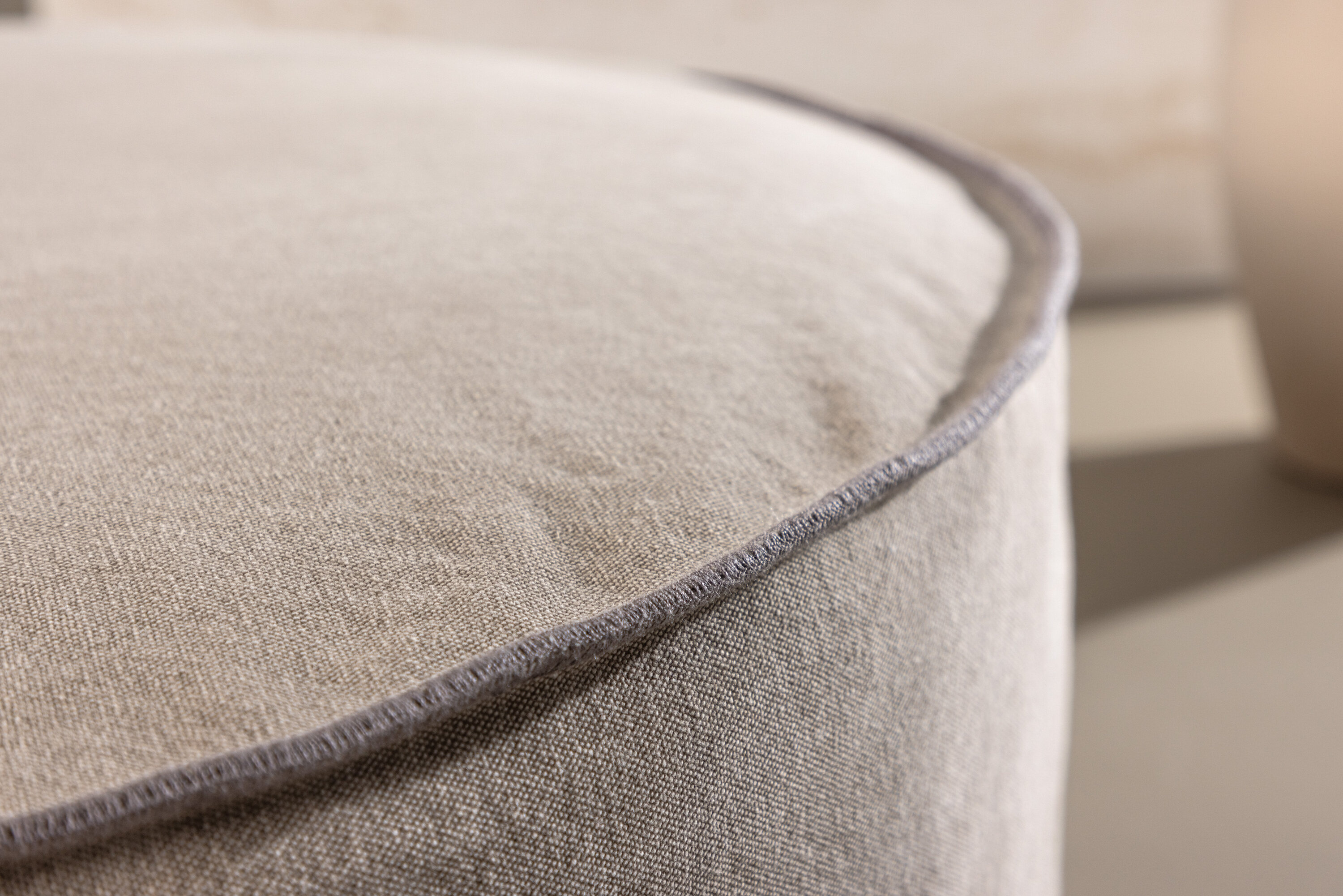 deLOHN Vindö Lábtartós puff