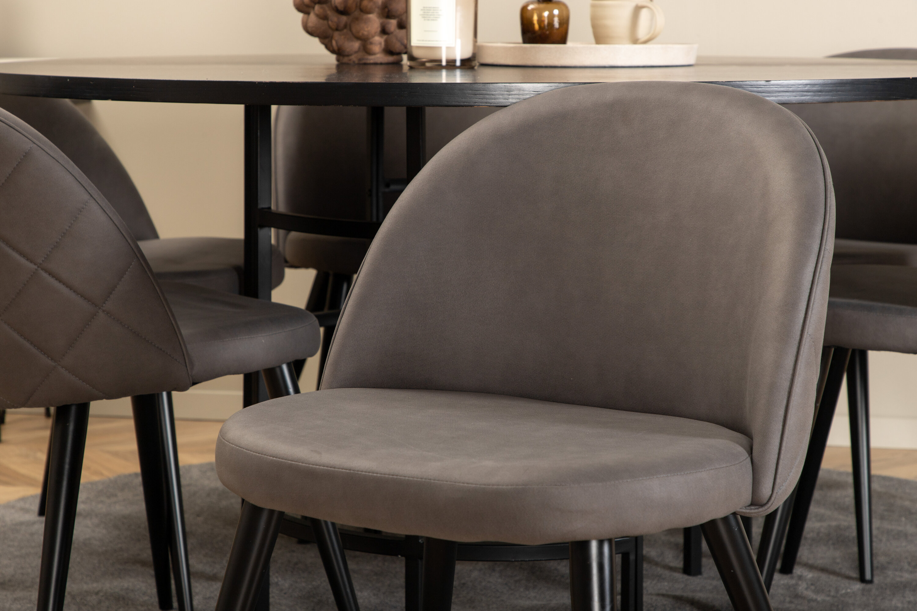 deLOHN Copenhagen, Velvet Kör alakú étkezőgarnitúra deLOHN Copenhagen, Velvet Kör alakú étkezőgarnitúra