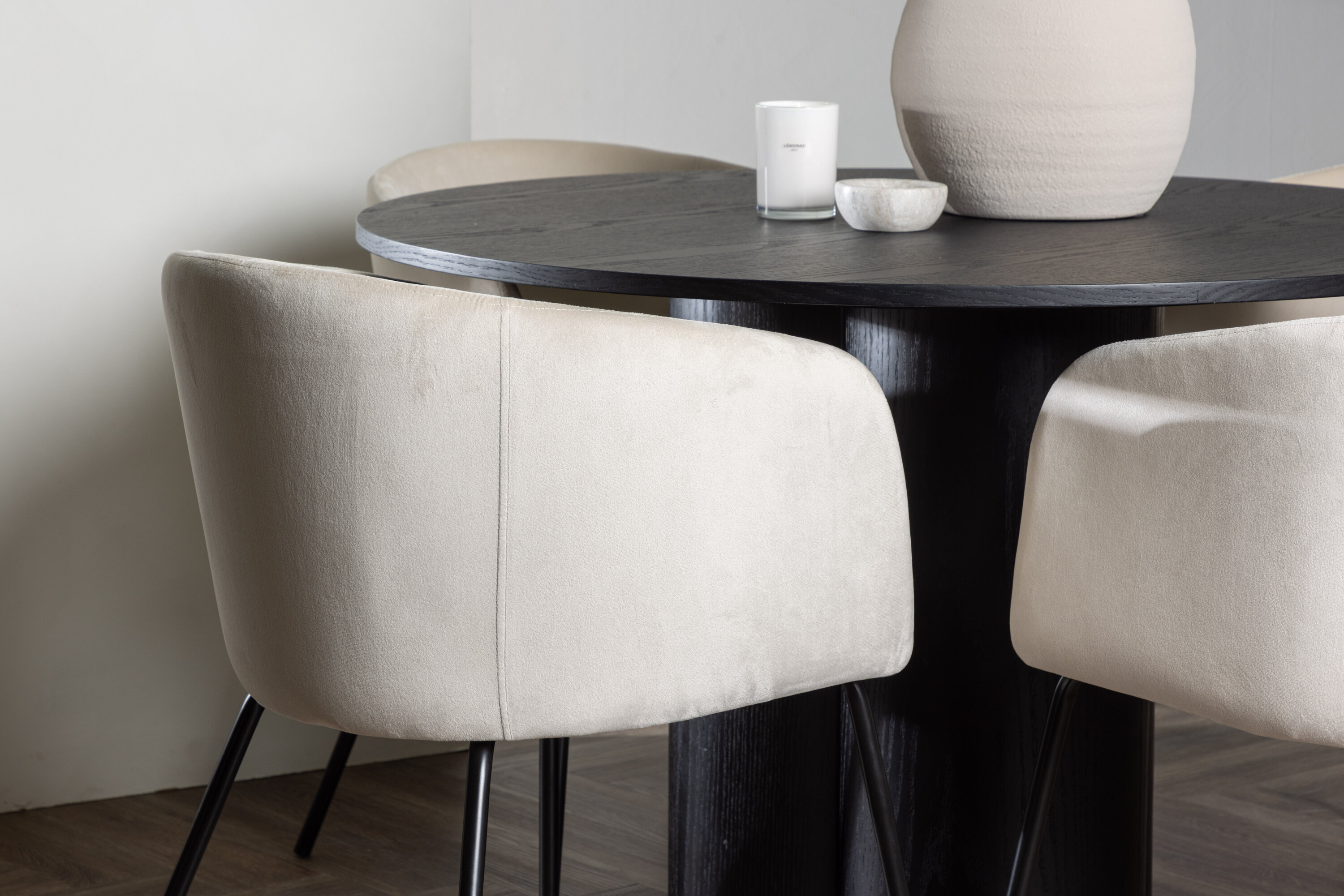 deLOHN Olivia, Berit Kör alakú étkezőgarnitúra