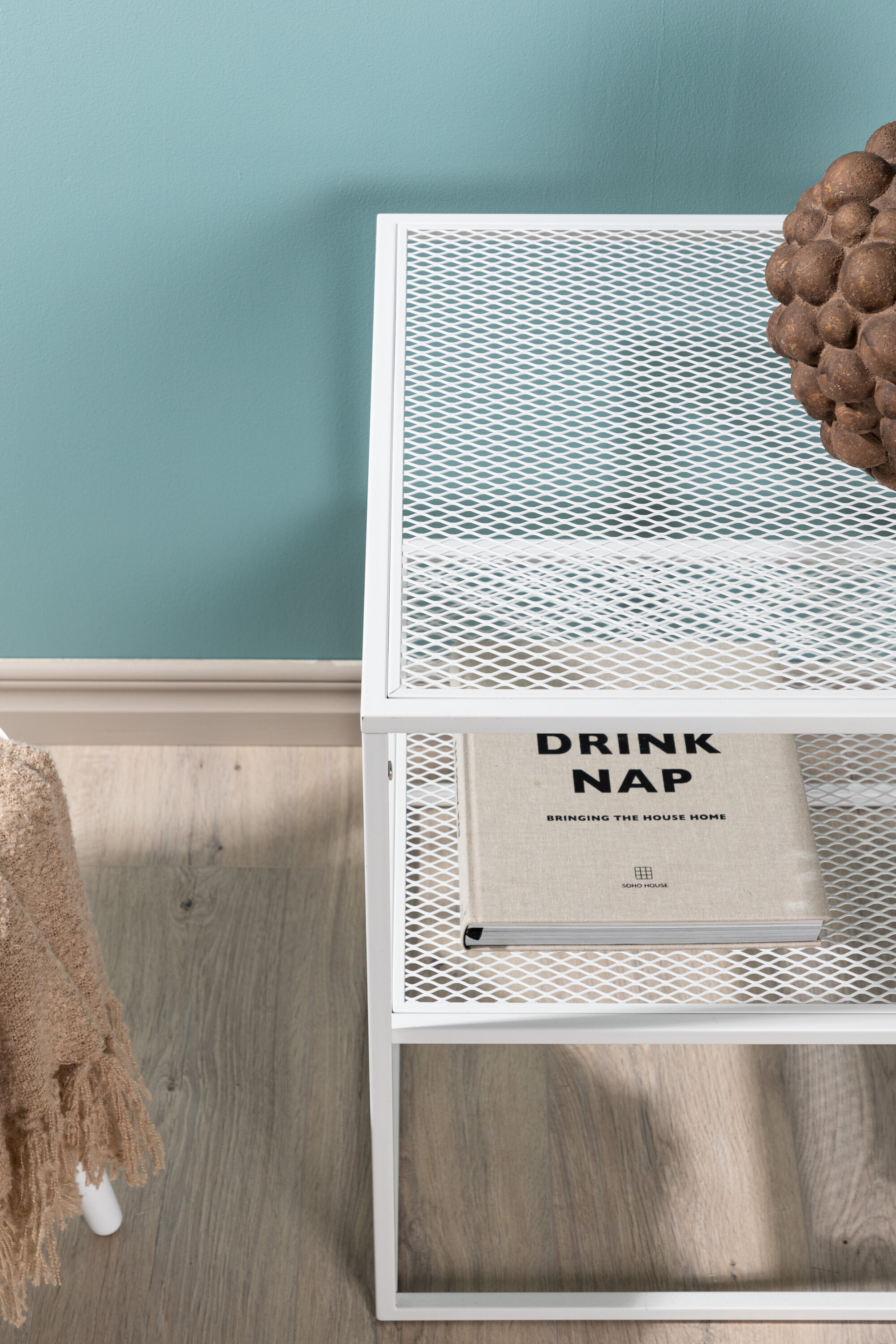 deLOHN Netz Dohányzóasztal