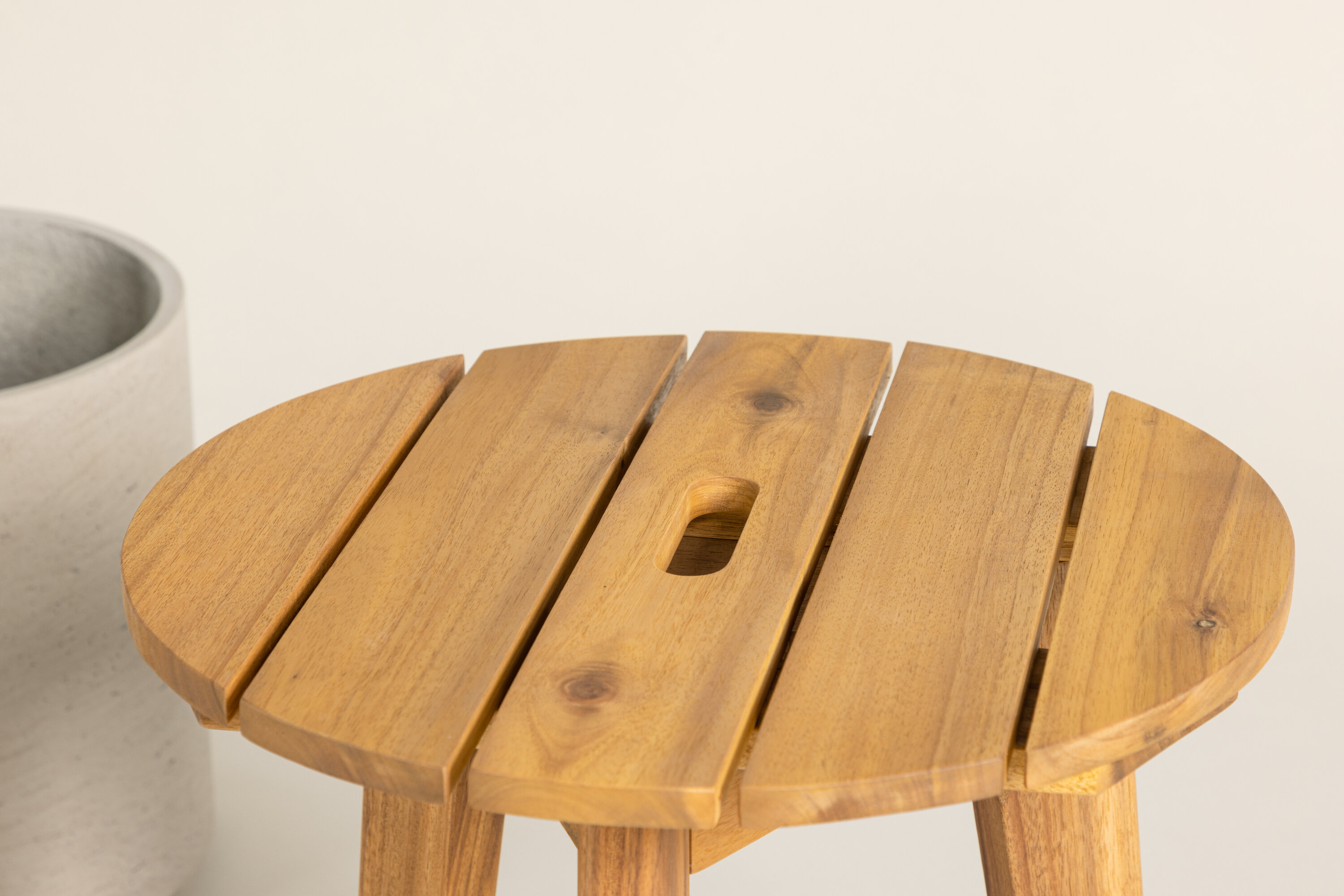 deLOHN Chania Kisasztal