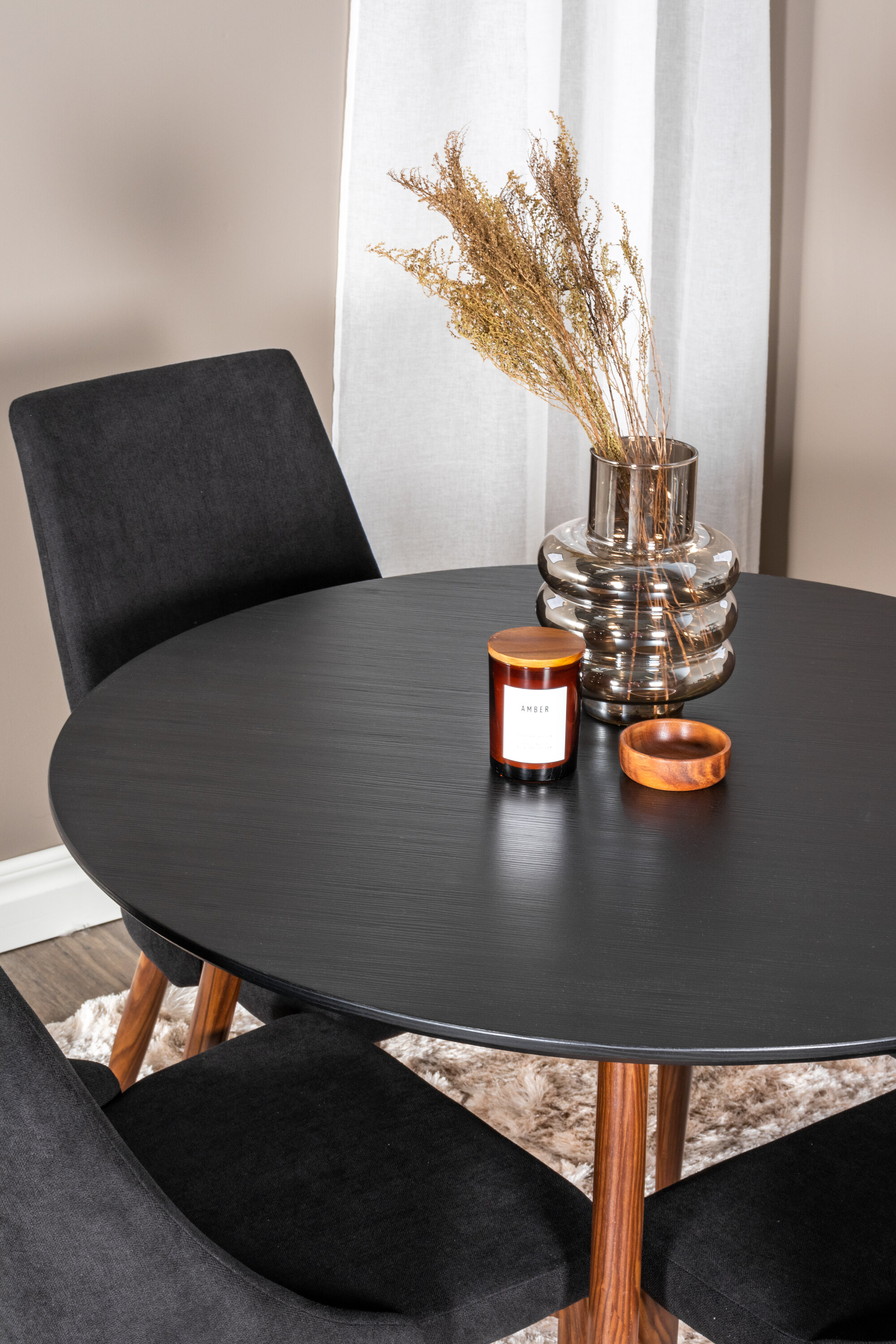 deLOHN Plaza, Leone Kör alakú étkezőgarnitúra