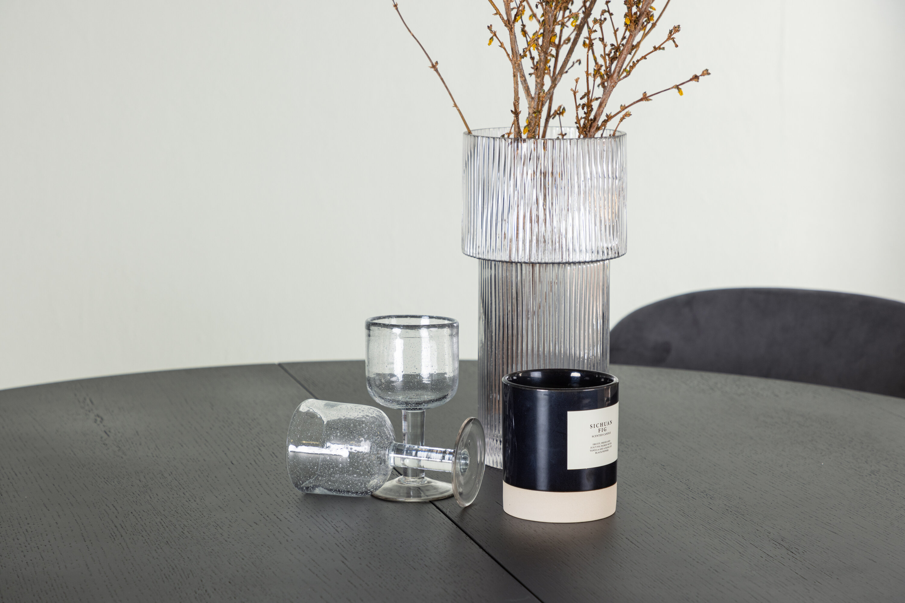 deLOHN Lilja Kör alakú étkezőgarnitúra deLOHN Lilja Kör alakú étkezőgarnitúra