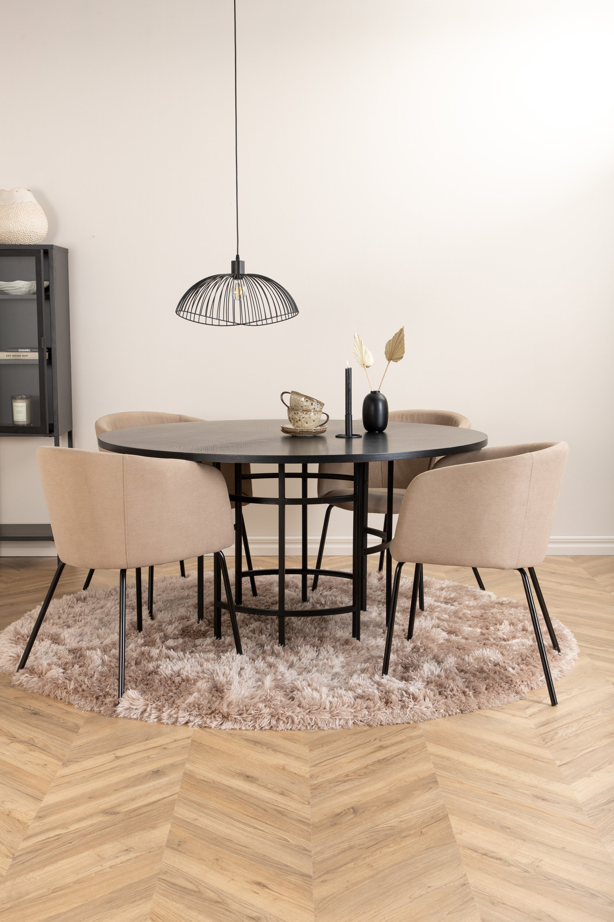 deLOHN Copenhagen, Berit Kör alakú étkezőgarnitúra deLOHN Copenhagen, Berit Kör alakú étkezőgarnitúra