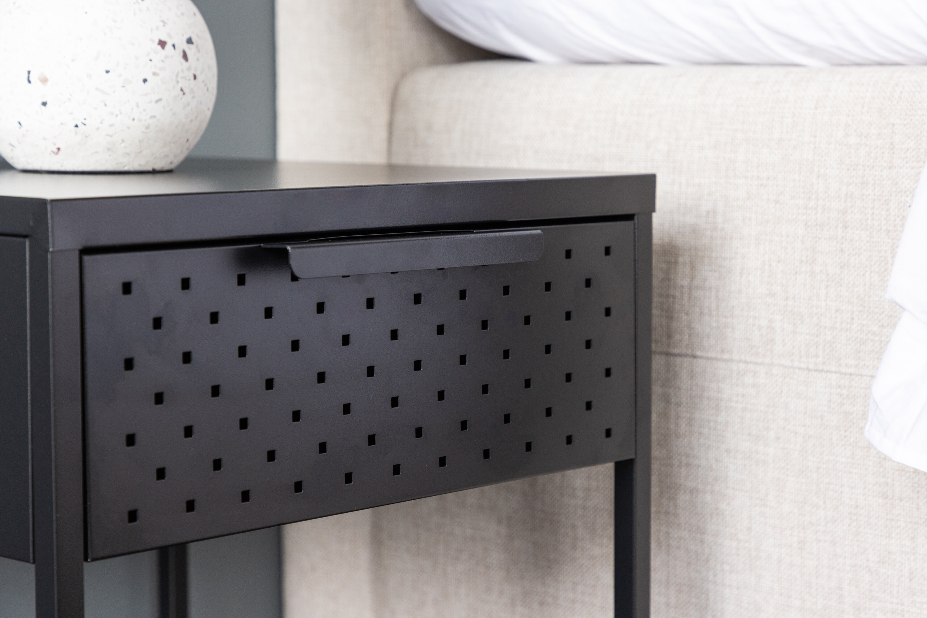 deLOHN Sacramento Éjjeliszekrény