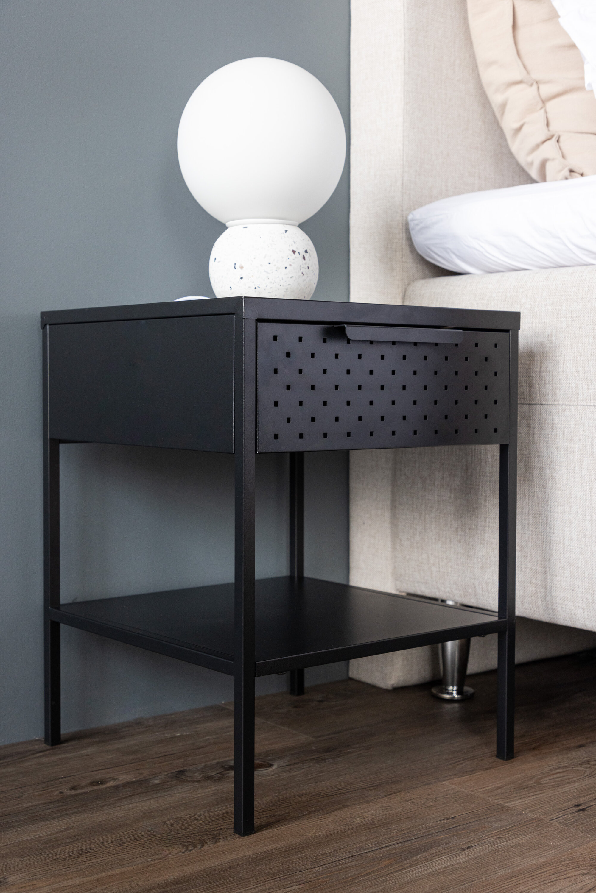 deLOHN Sacramento Éjjeliszekrény