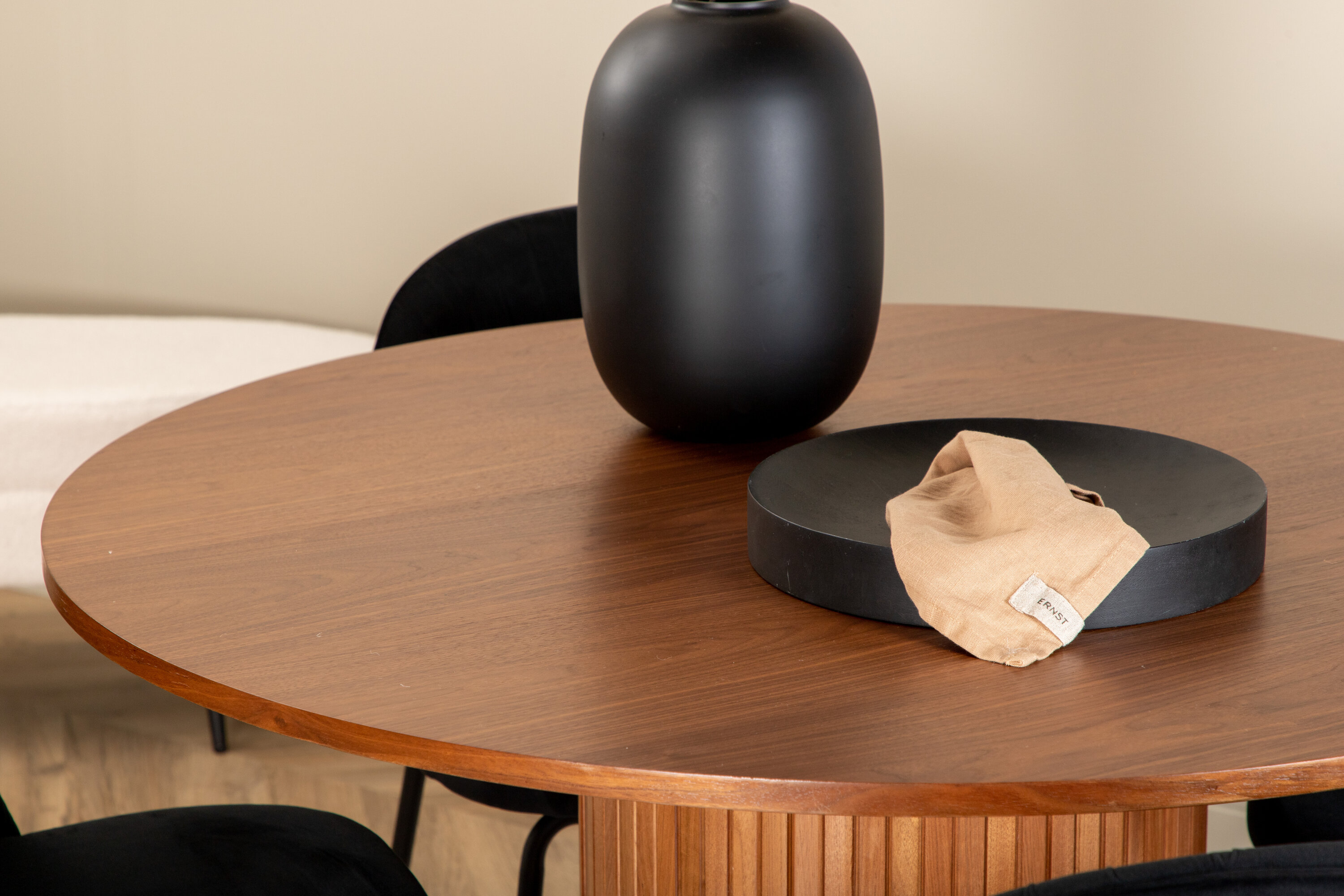 deLOHN Bianca, Wrinkles Kör alakú étkezőgarnitúra deLOHN Bianca, Wrinkles Kör alakú étkezőgarnitúra