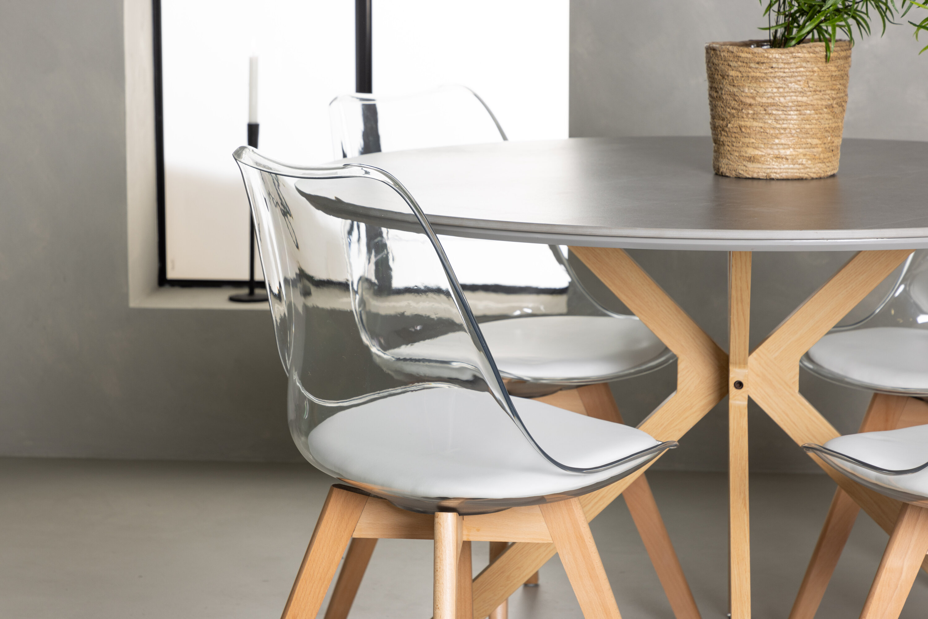 deLOHN Edvin Kör alakú étkezőgarnitúra deLOHN Edvin Kör alakú étkezőgarnitúra