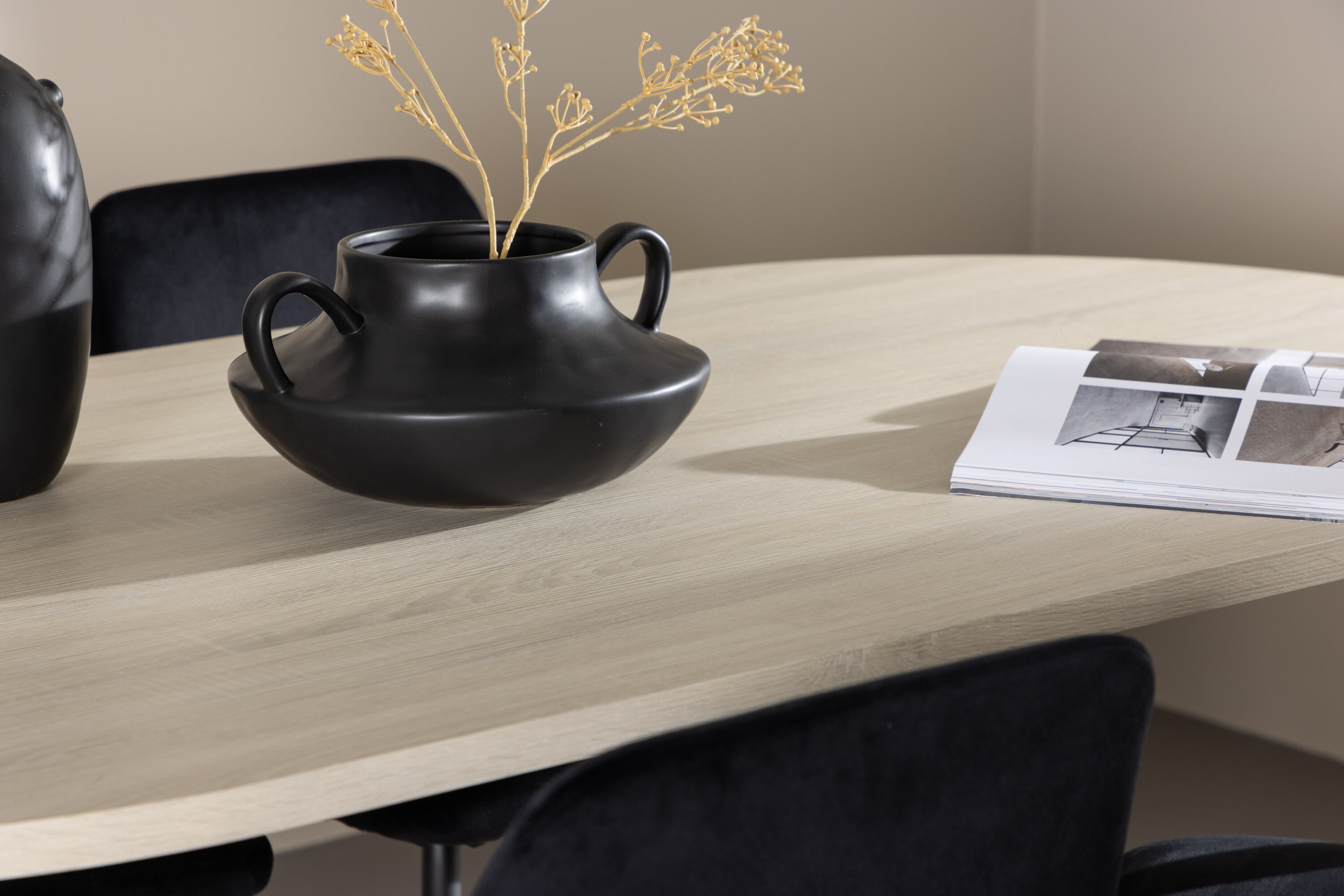 deLOHN Andy, Night Ovális étkezőgarnitúra