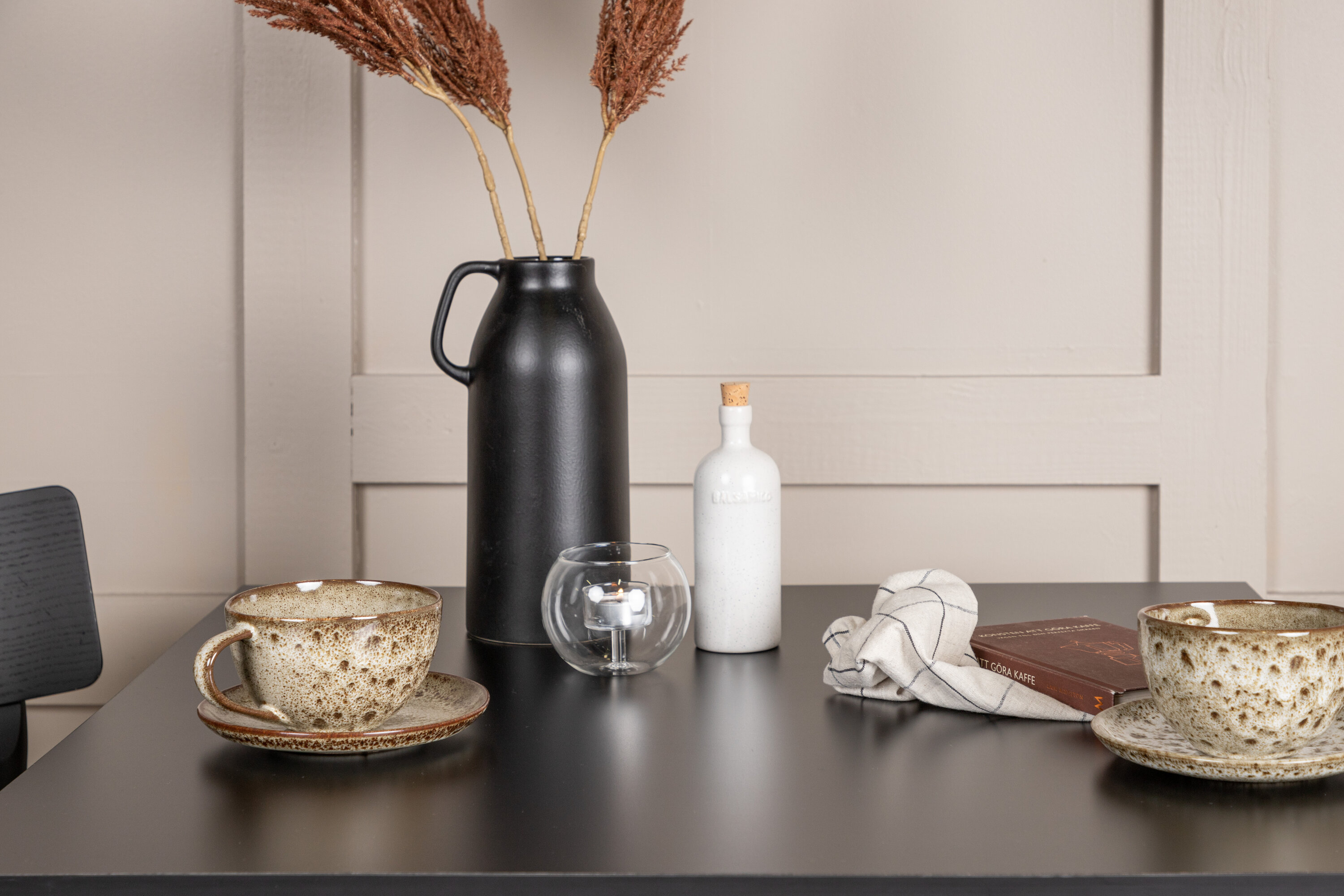 deLOHN Tempe, Montros Téglalap alakú étkezőgarnitúra