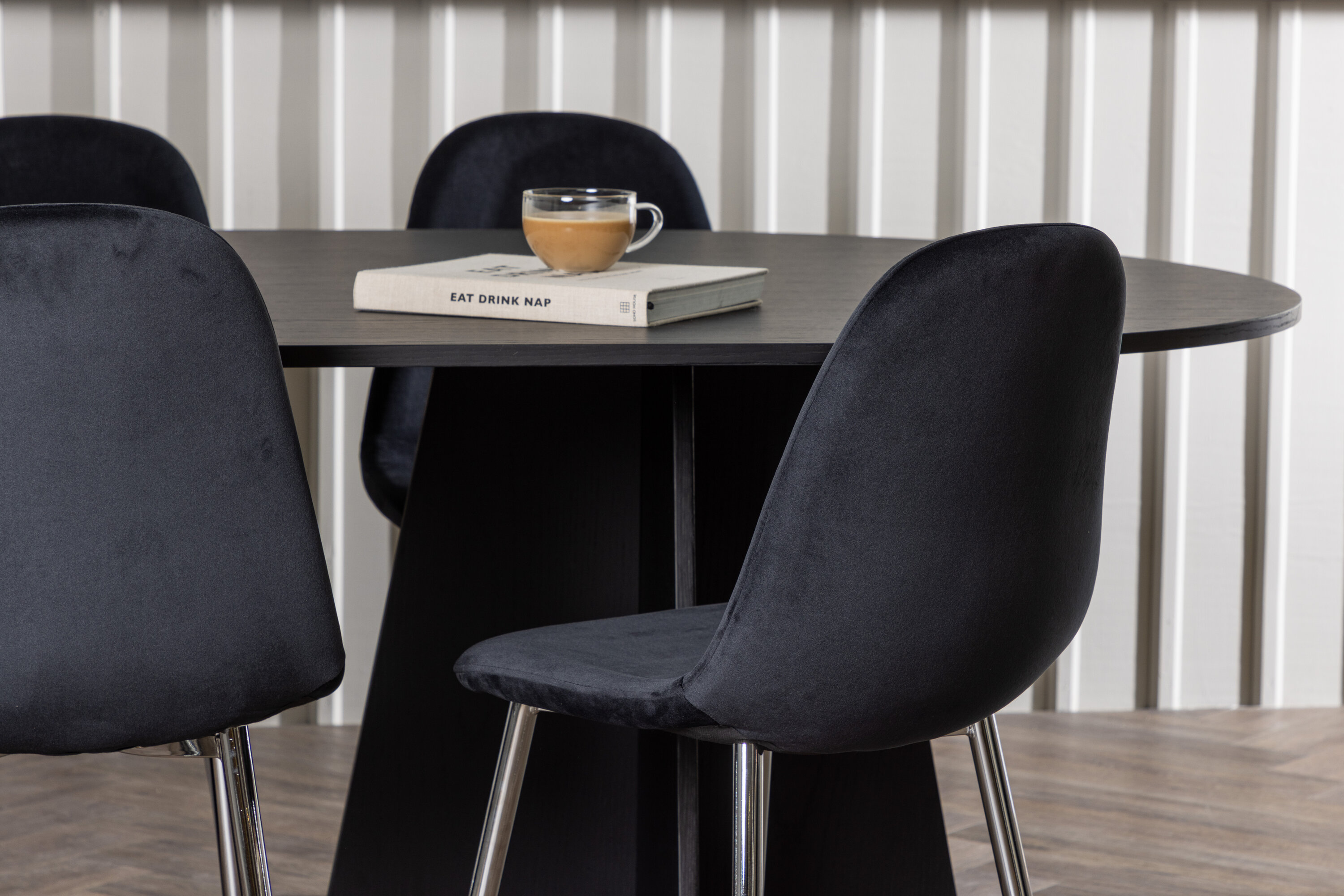 deLOHN Polar Ovális étkezőgarnitúra