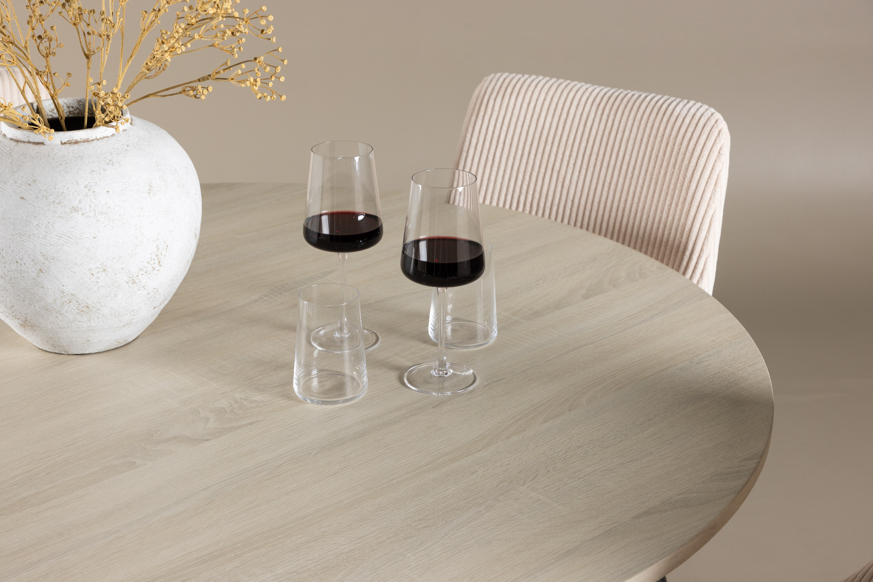 deLOHN Lanzo, Leone Kör alakú étkezőgarnitúra